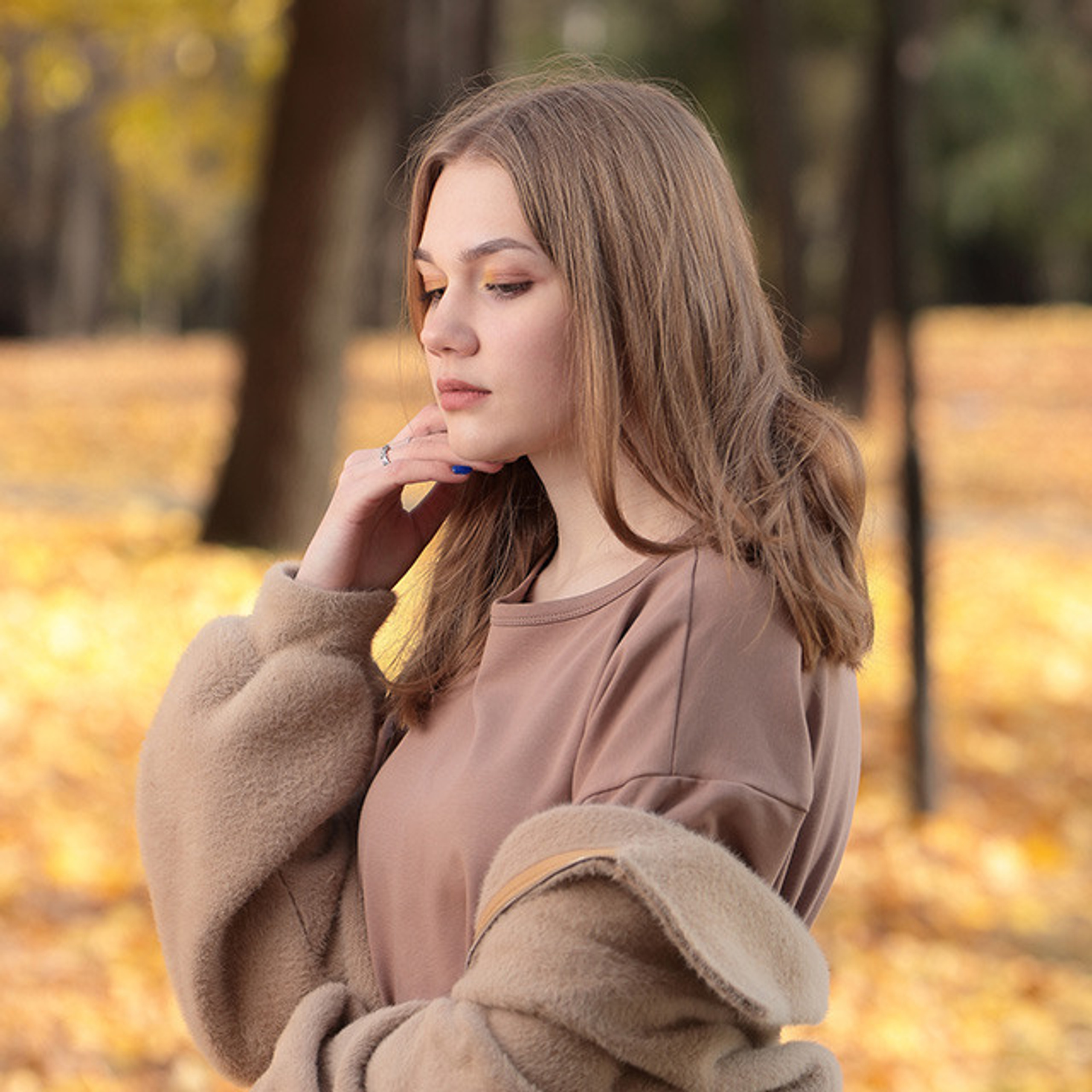 Мечтательный образ в женском портрете