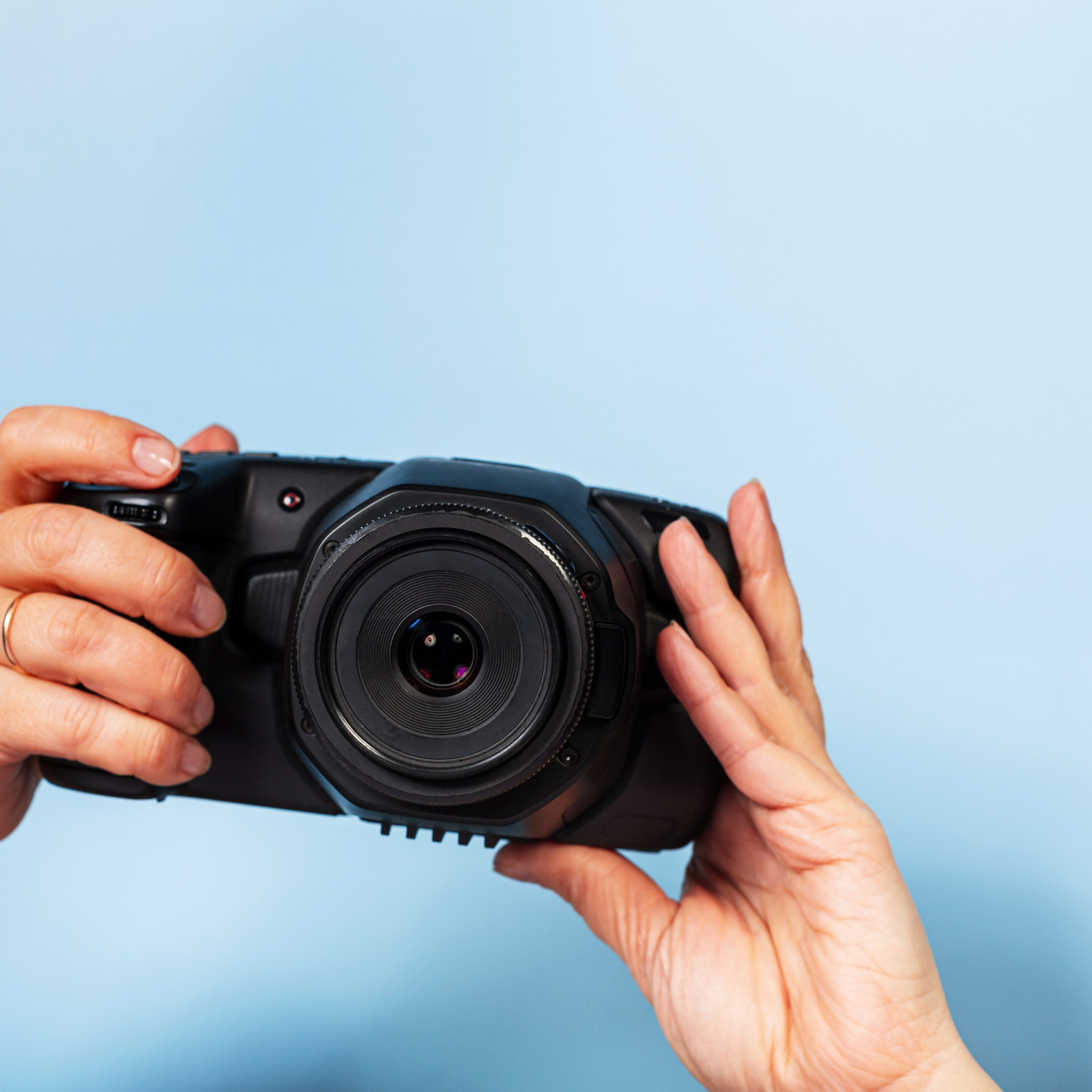 Цифровой портрет бизнеса: почему клиенты видят вас не так, как вы думаете. БазКомБиз — креативные партнеры для бизнеса