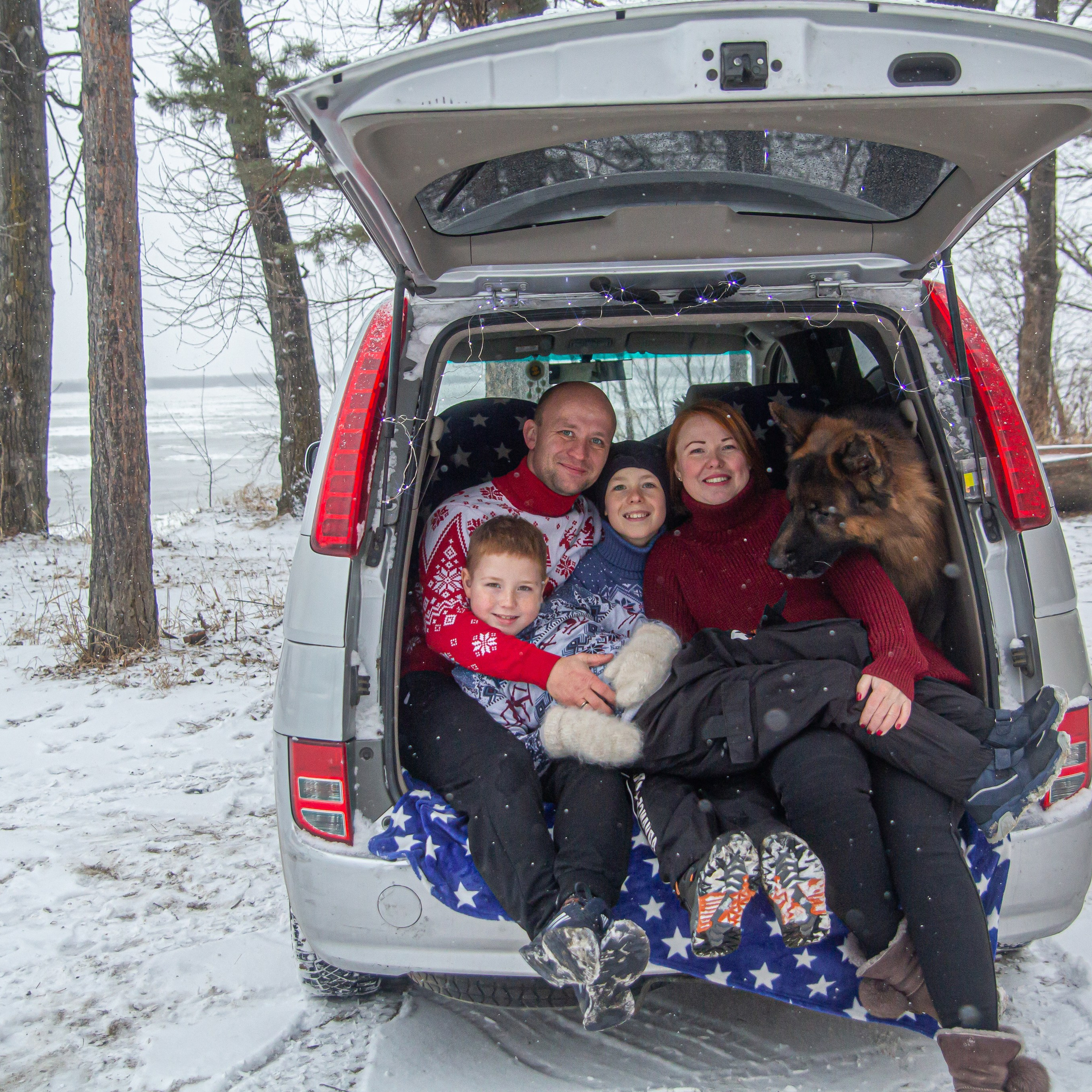 Выезд семьей