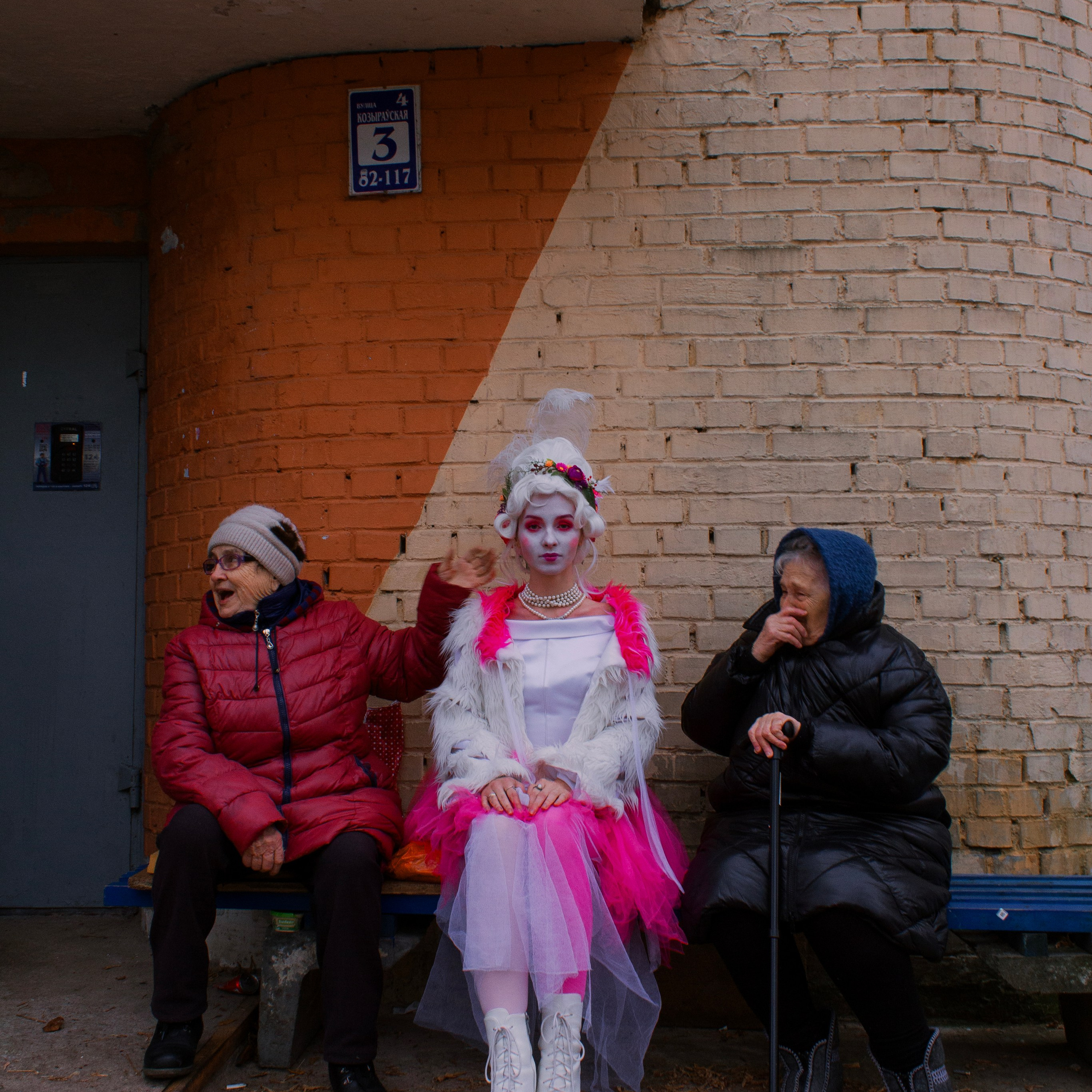 Дама, а вы к нам откуда?