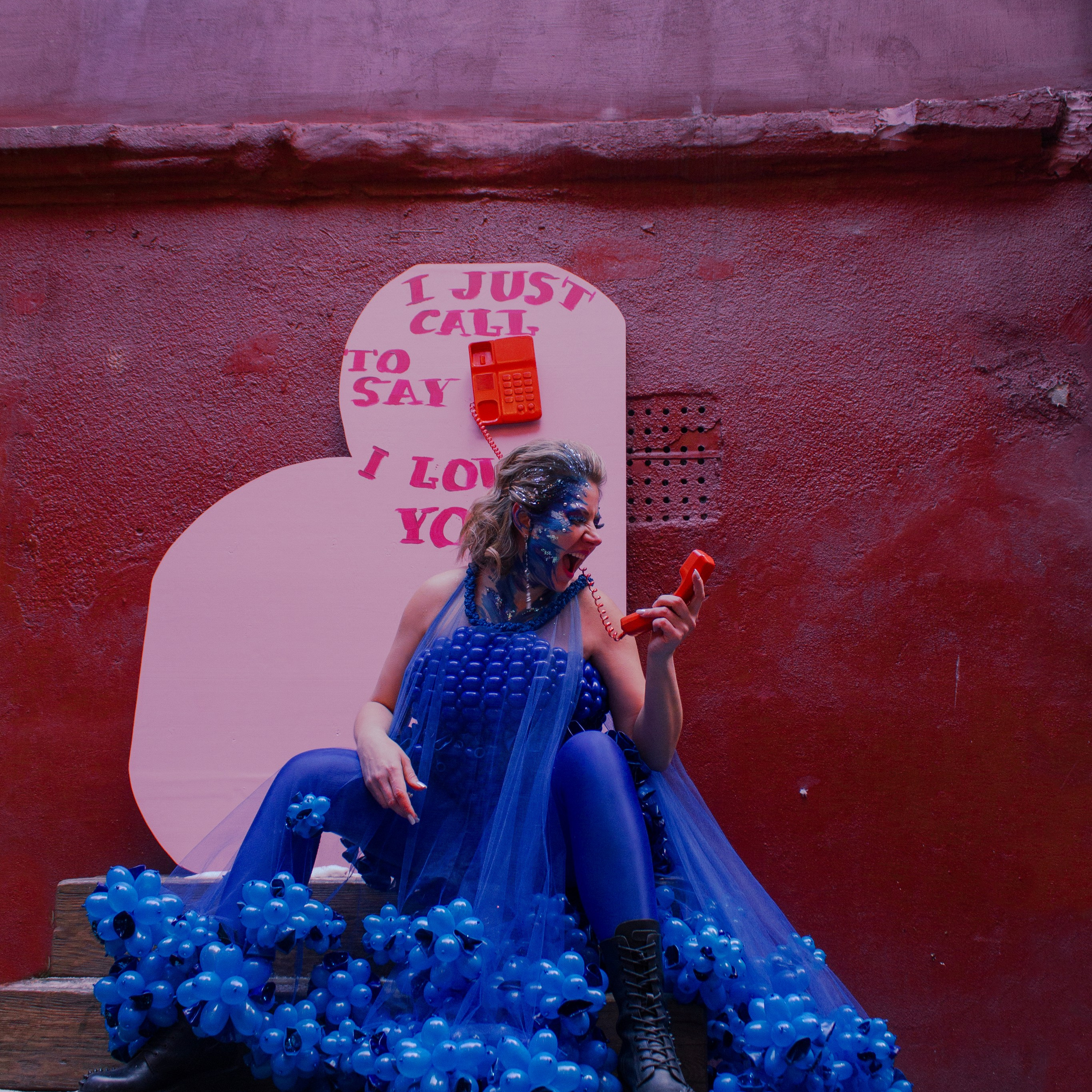 На большом воздушном шаре