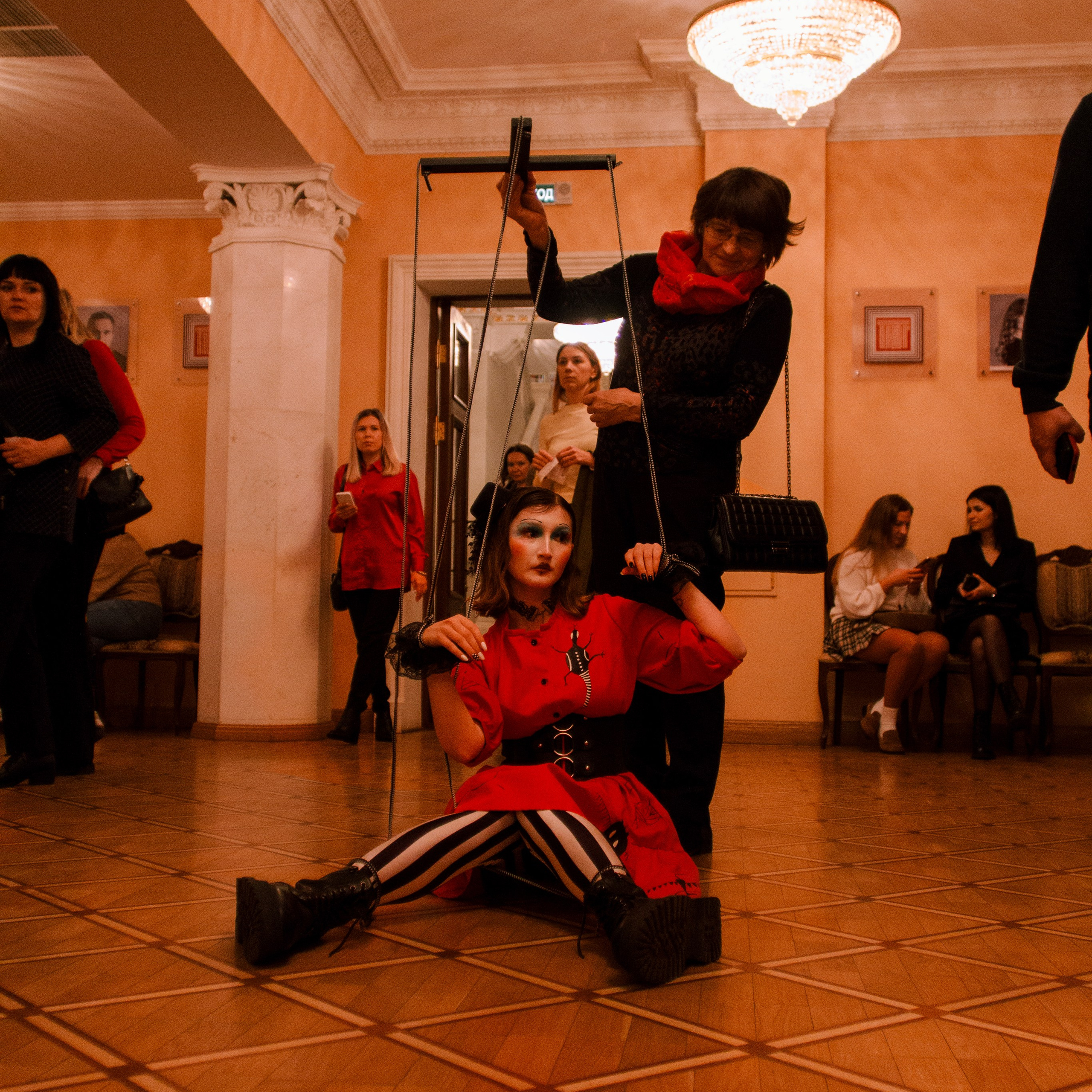 День из жизни марионетки