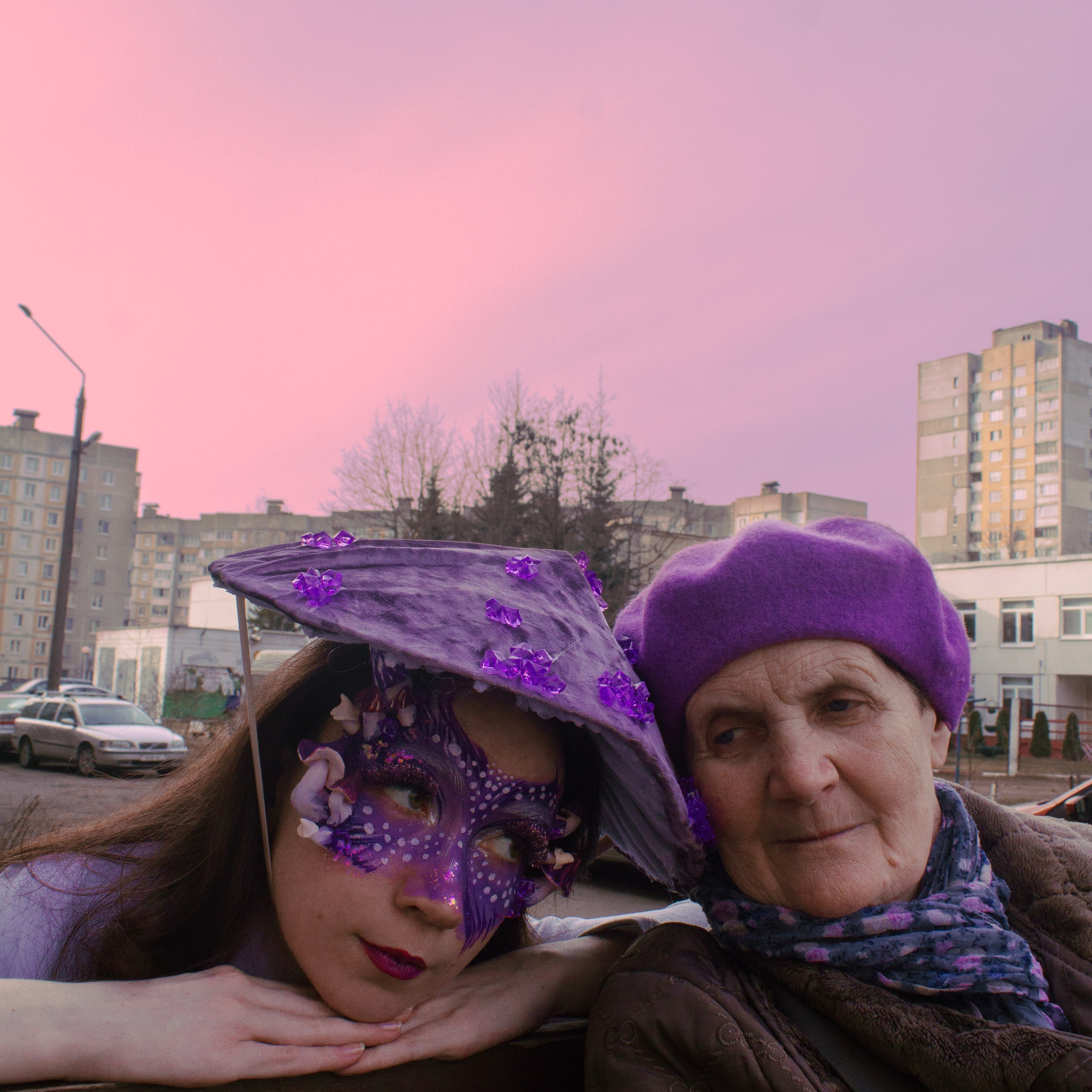 Яркий городской грибочек