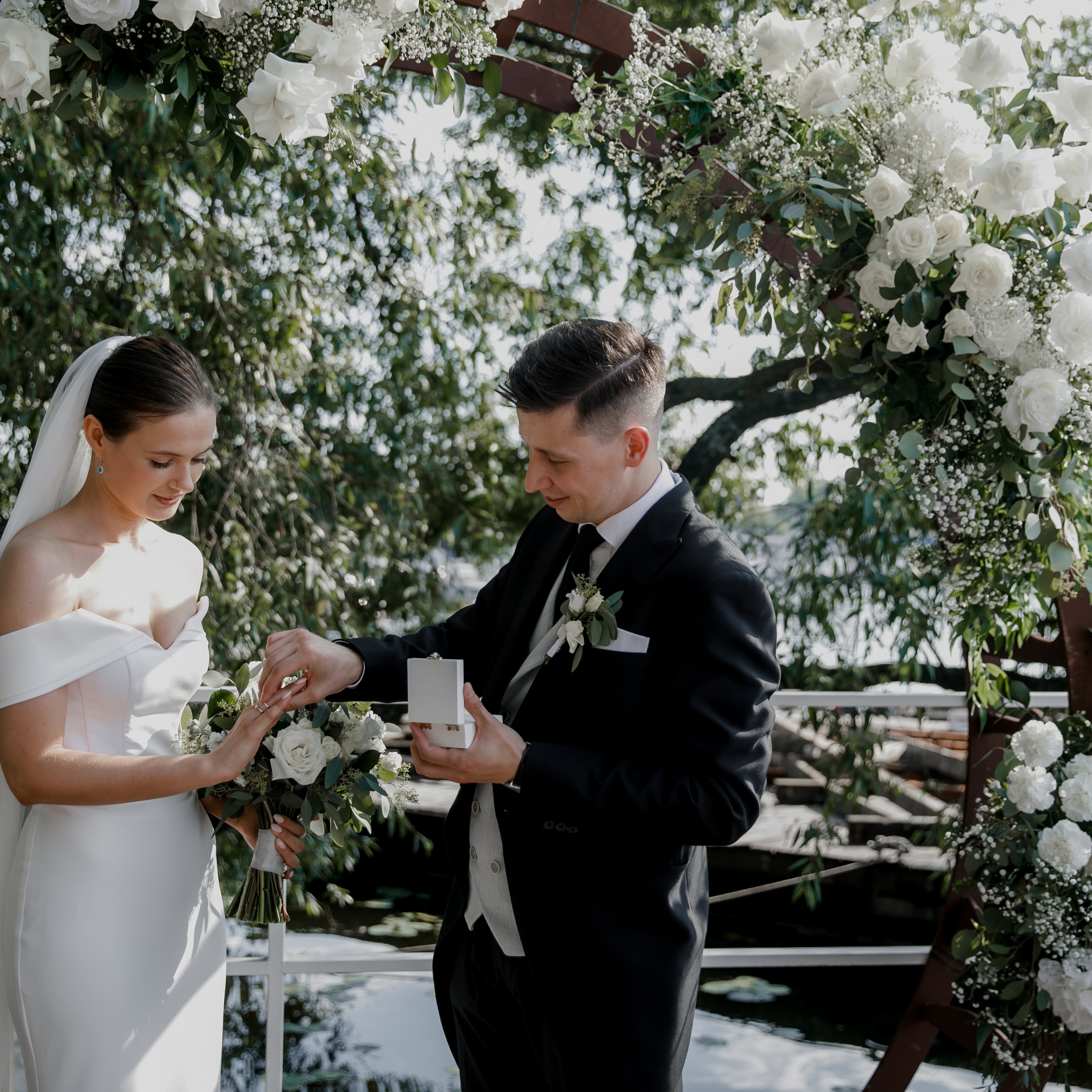 Александр и Люда. Красивая классика.