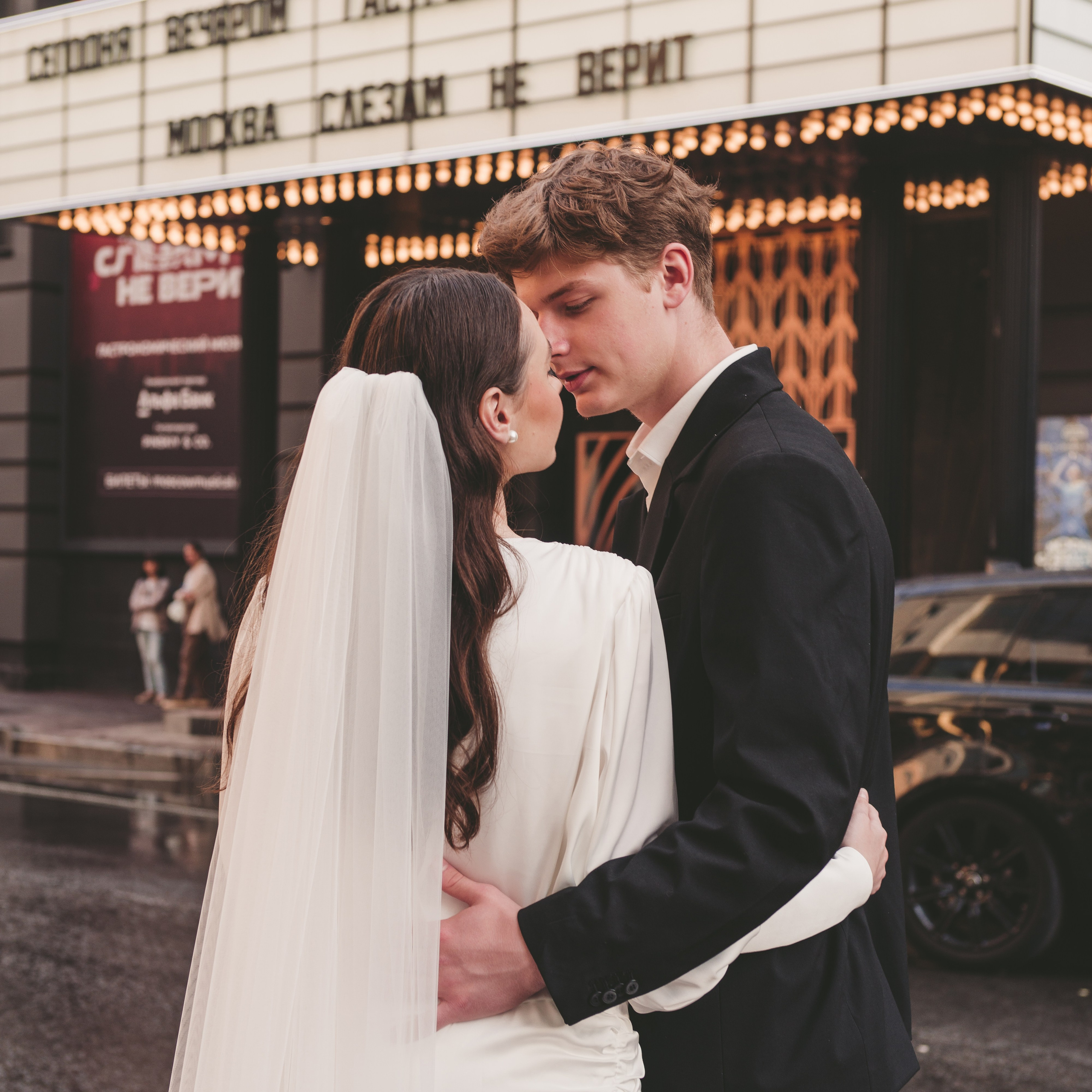 Свадебная фотосъёмка у Театра «Одеон»