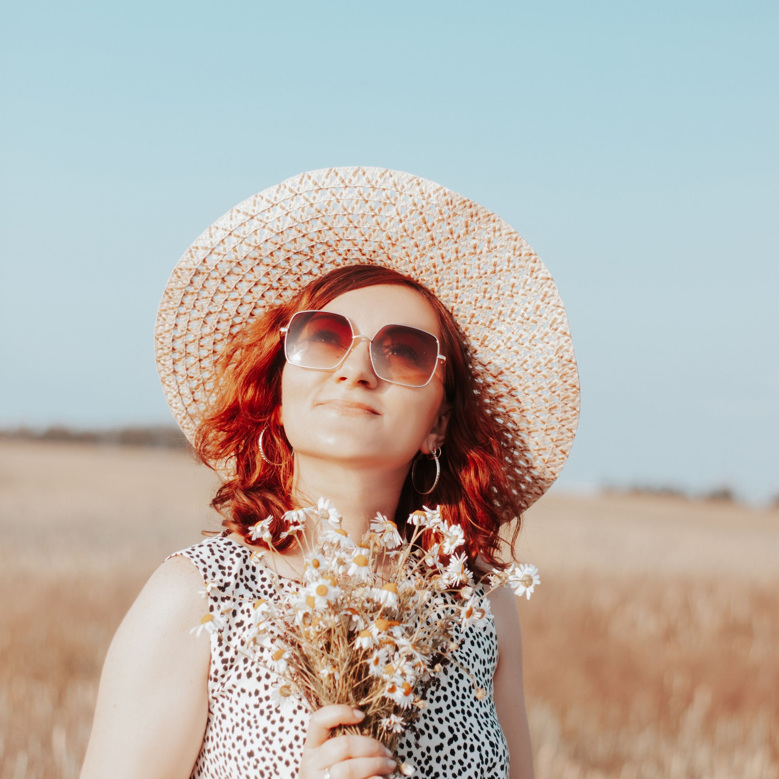 Светлана и ромашки