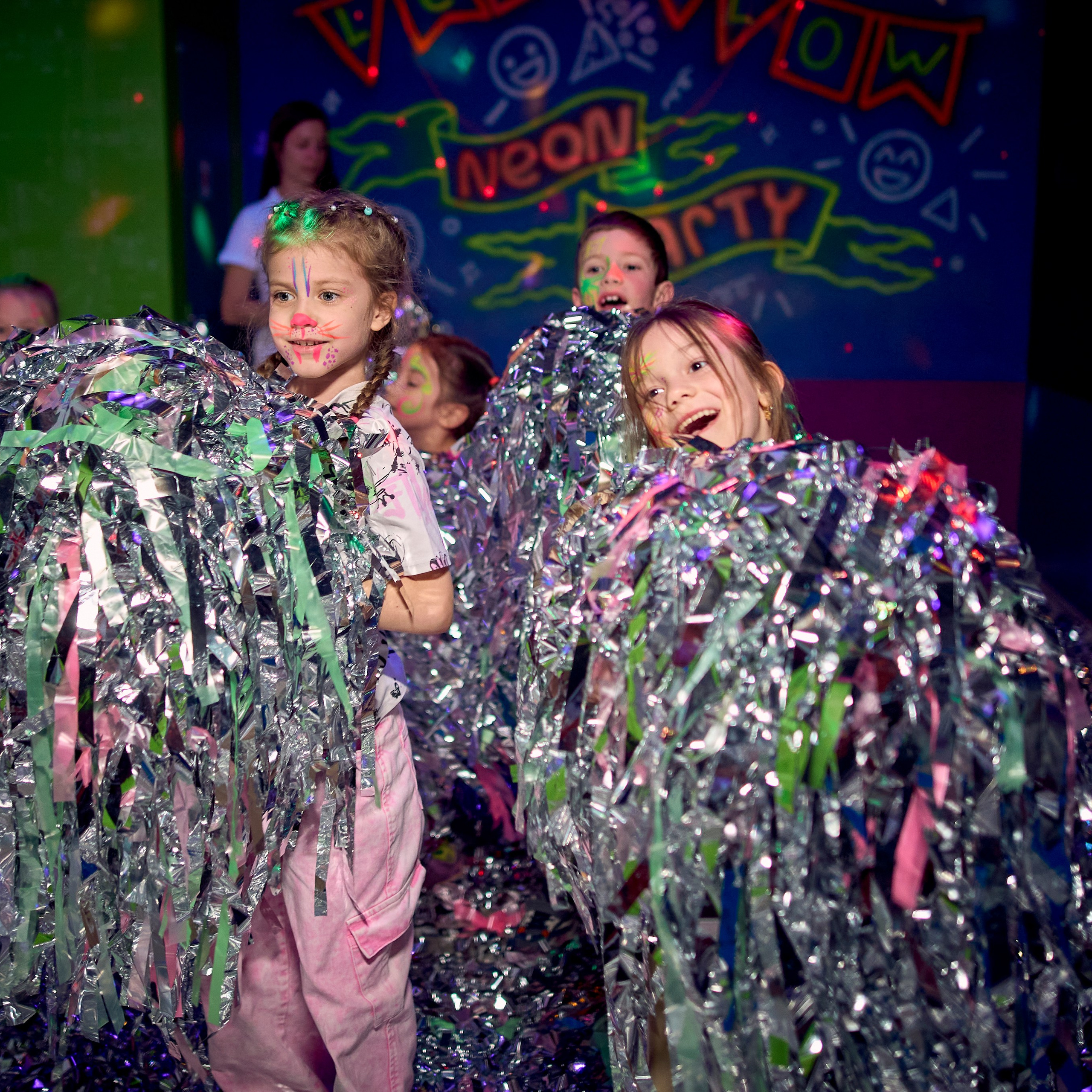 Дискотека с фольгой для детей