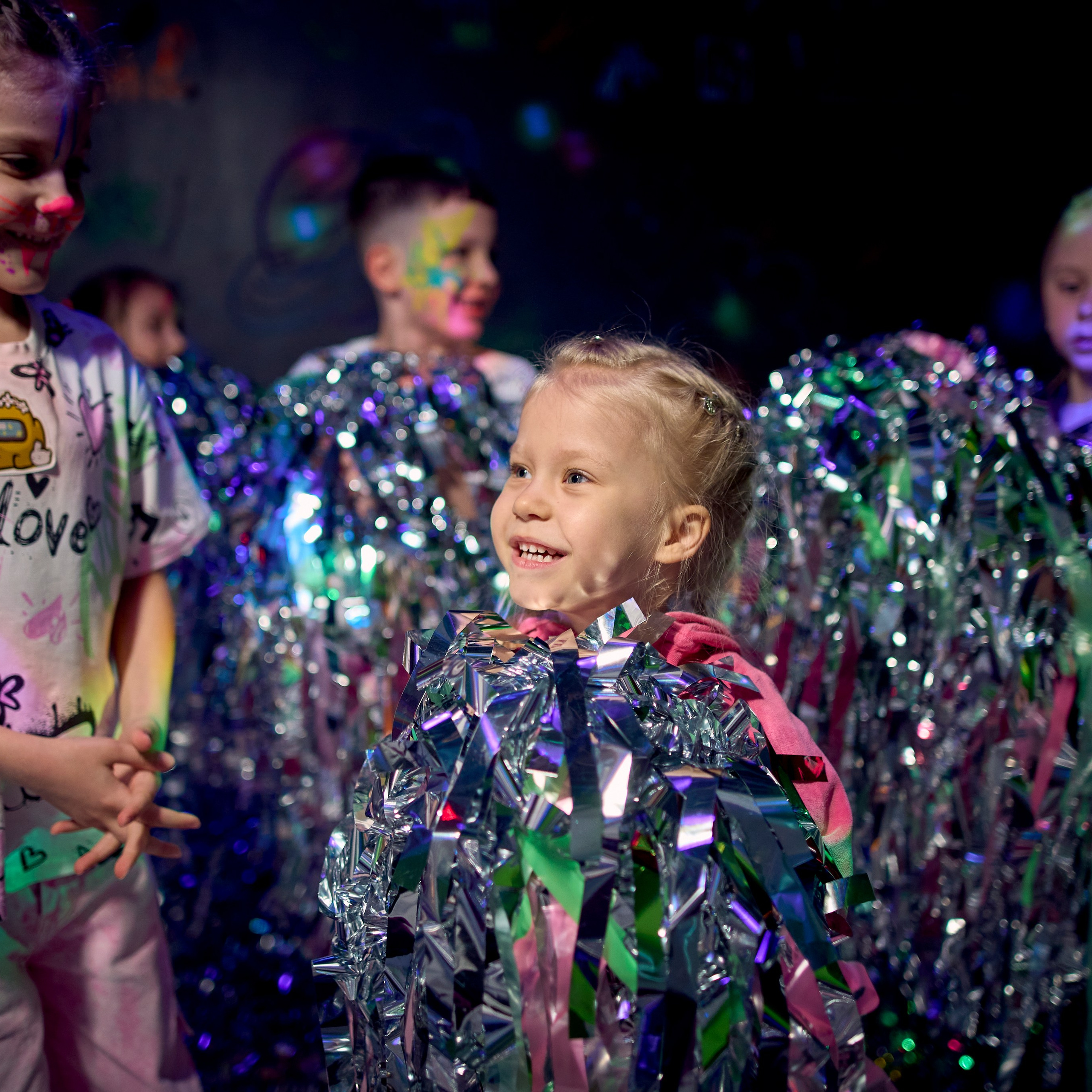 Дискотека с фольгой для детей