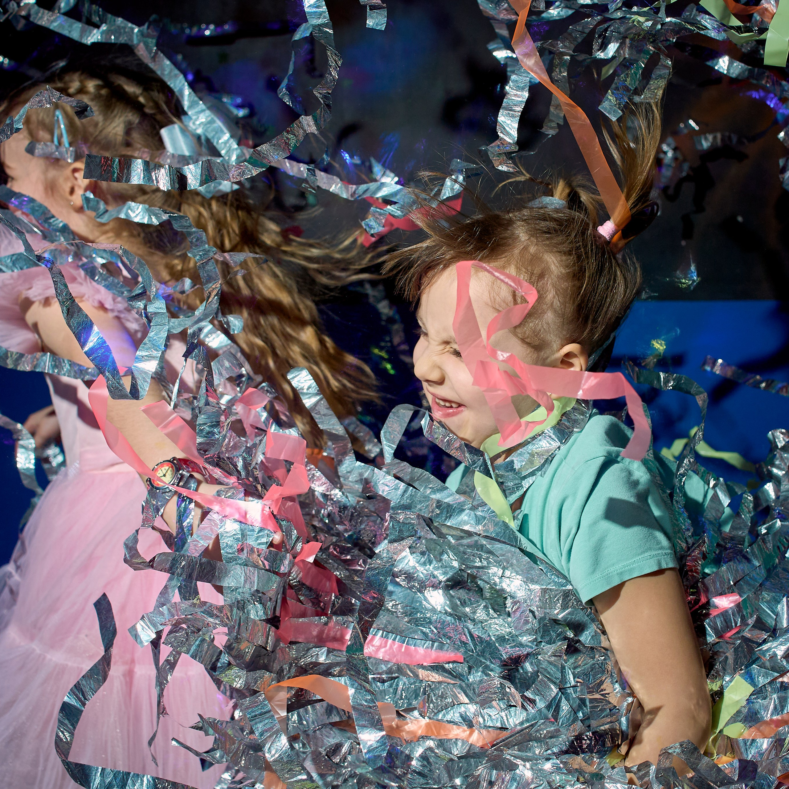 Дискотека с фольгой для детей