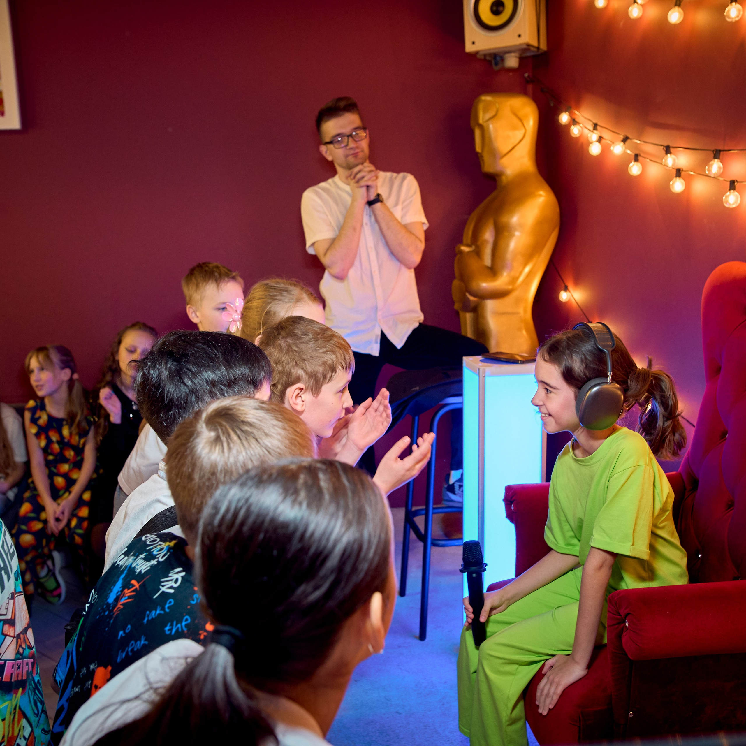 Дети играют в крокодила