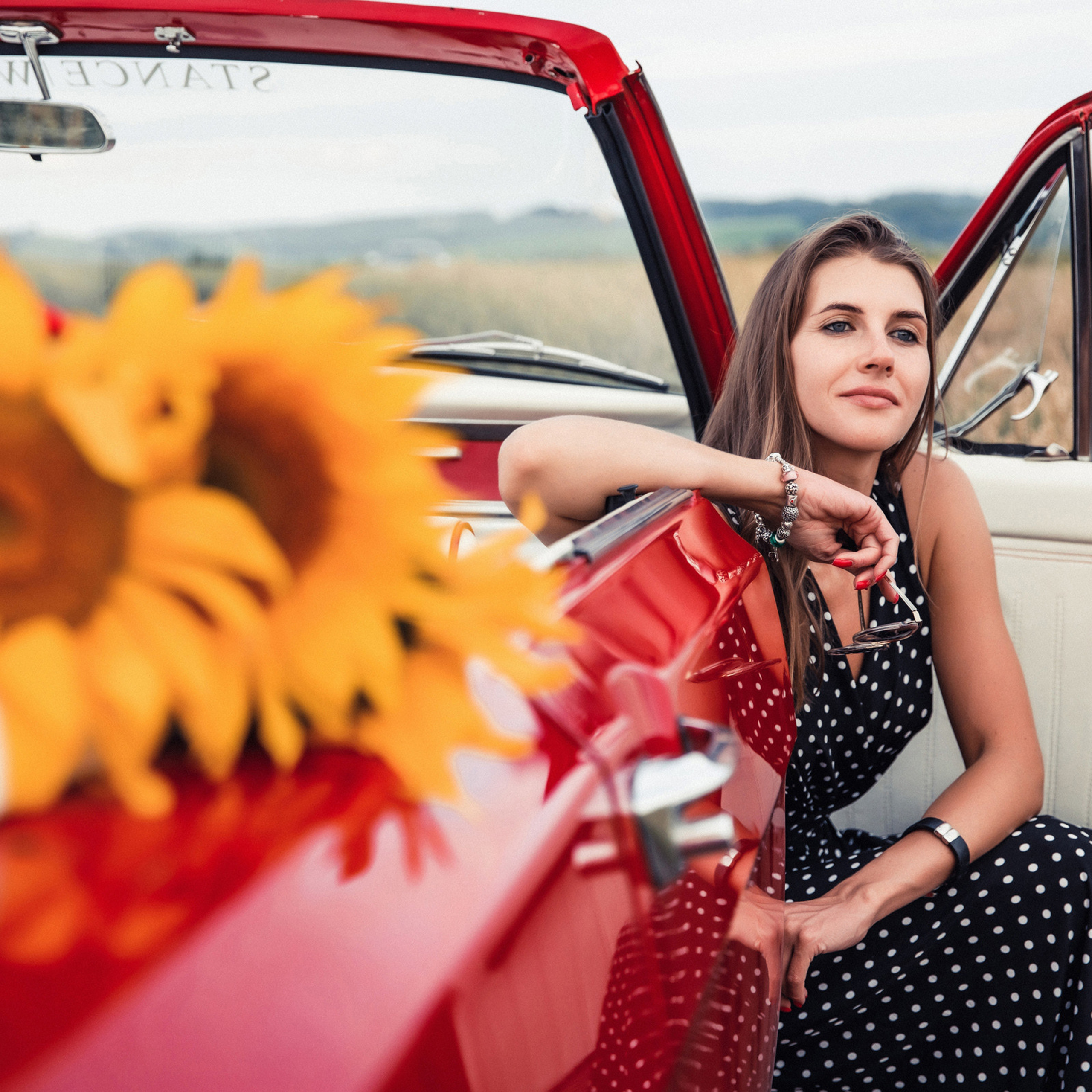 Field, cabriolet «Volga» and love