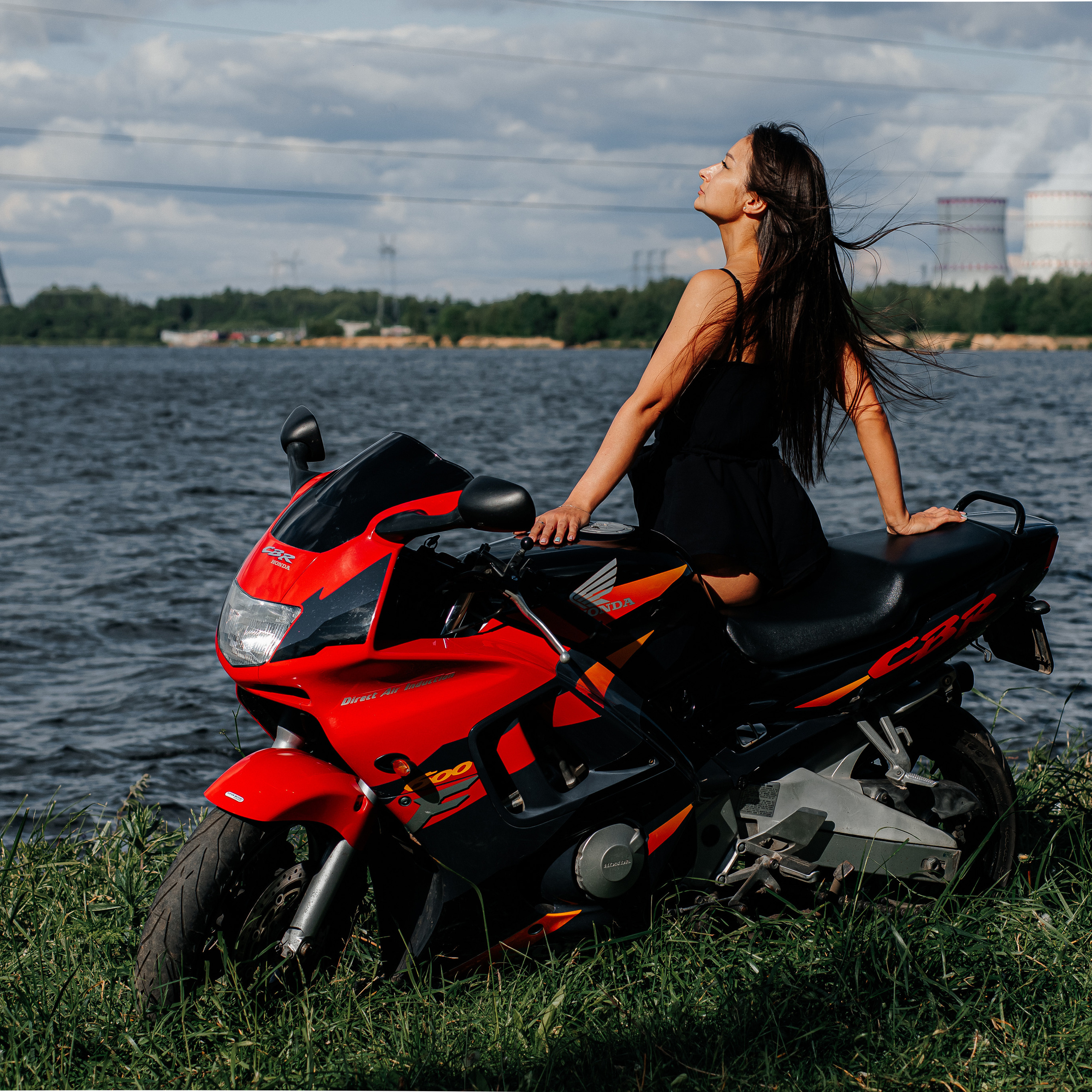 На мотоцикле