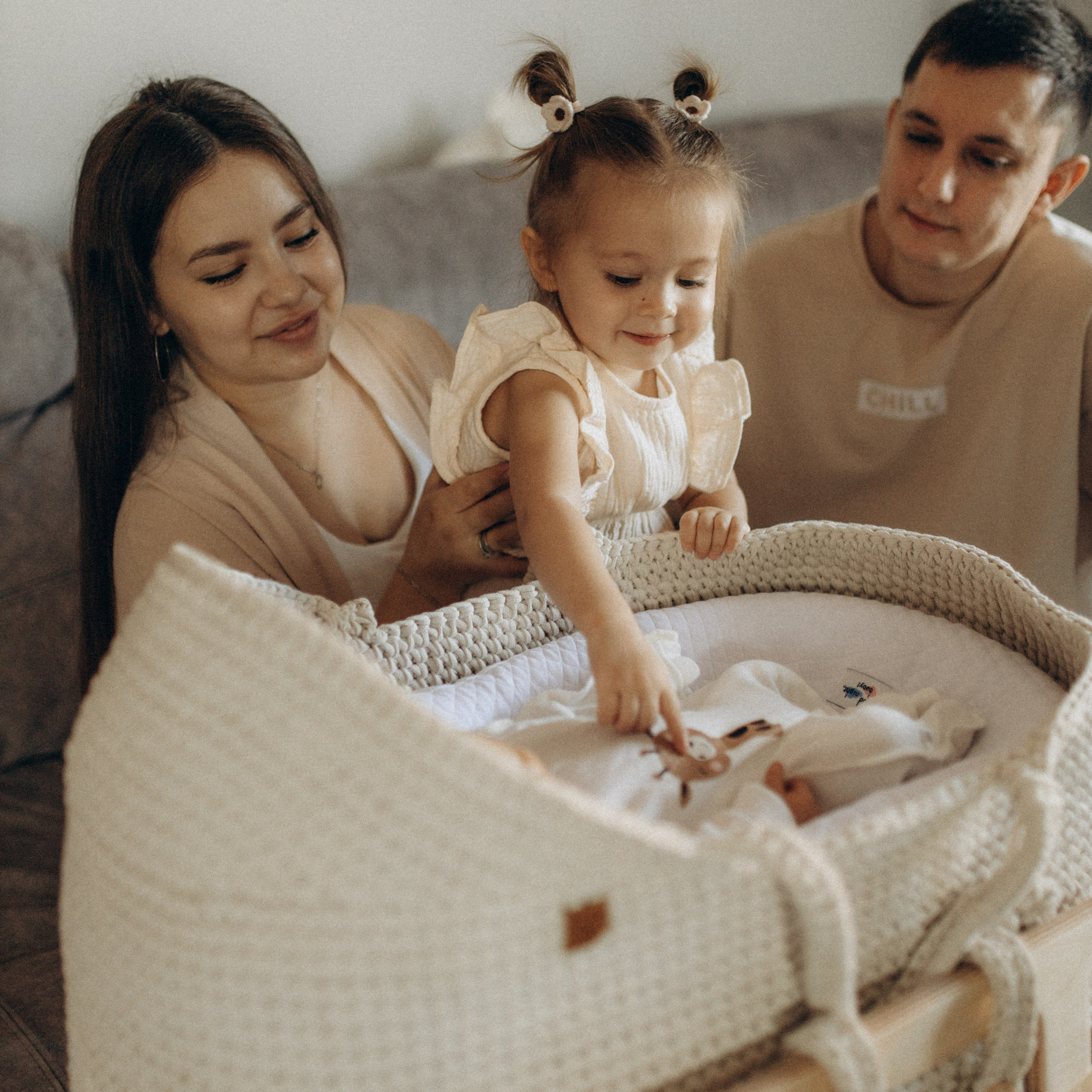 Яна, Толя, София (2 года) и Сережа (1 неделя)