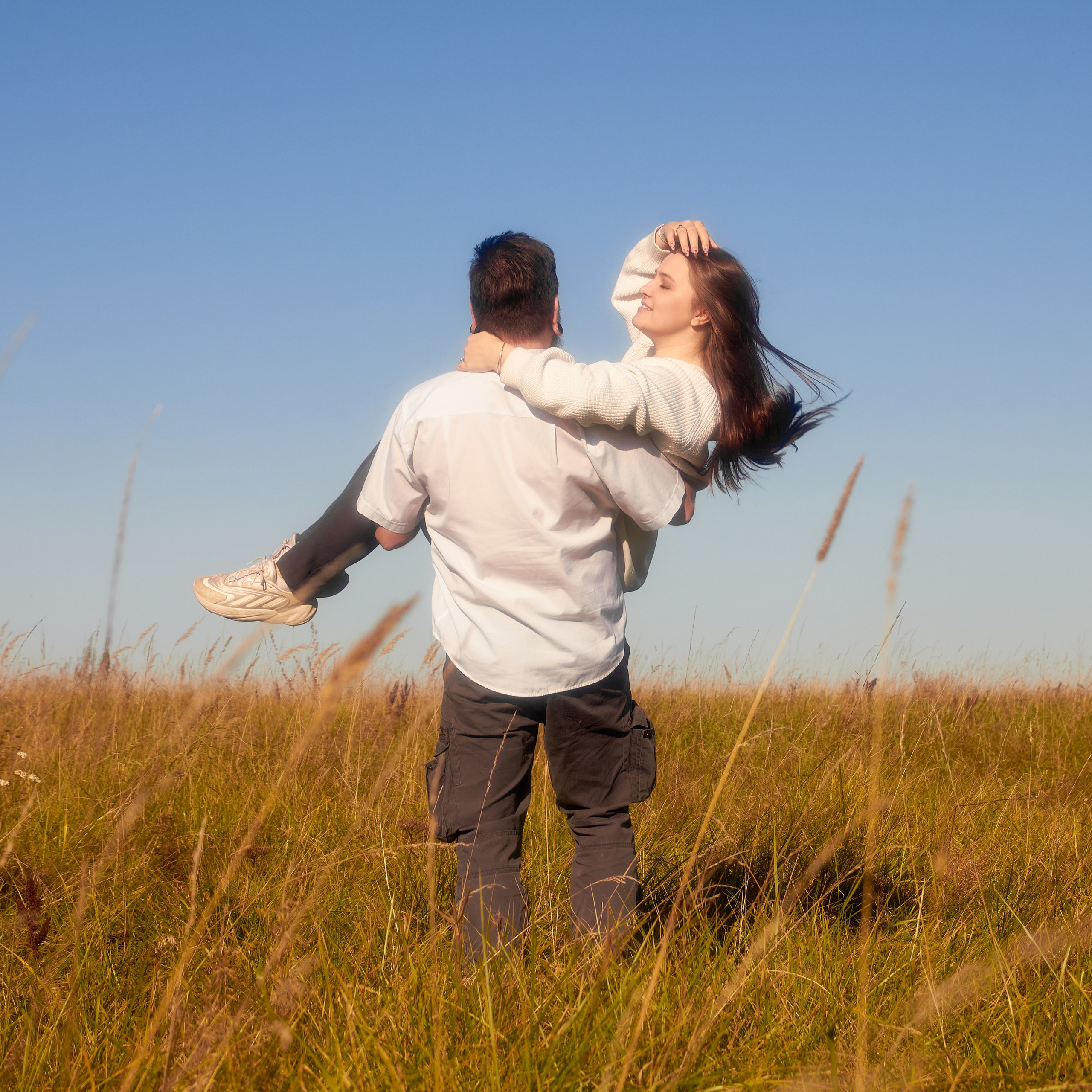 Прогулка с парой в поле