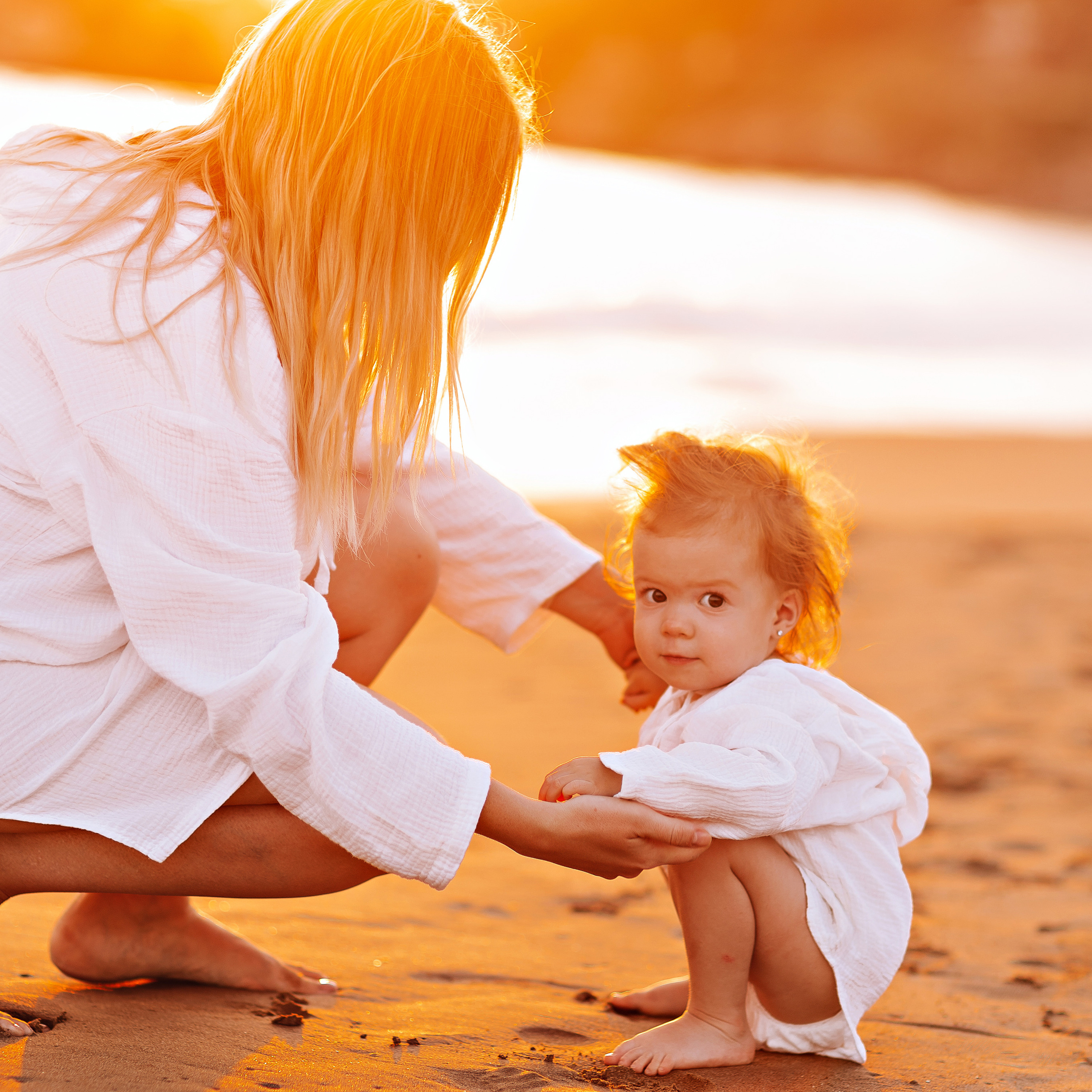 Сиде с малышкой