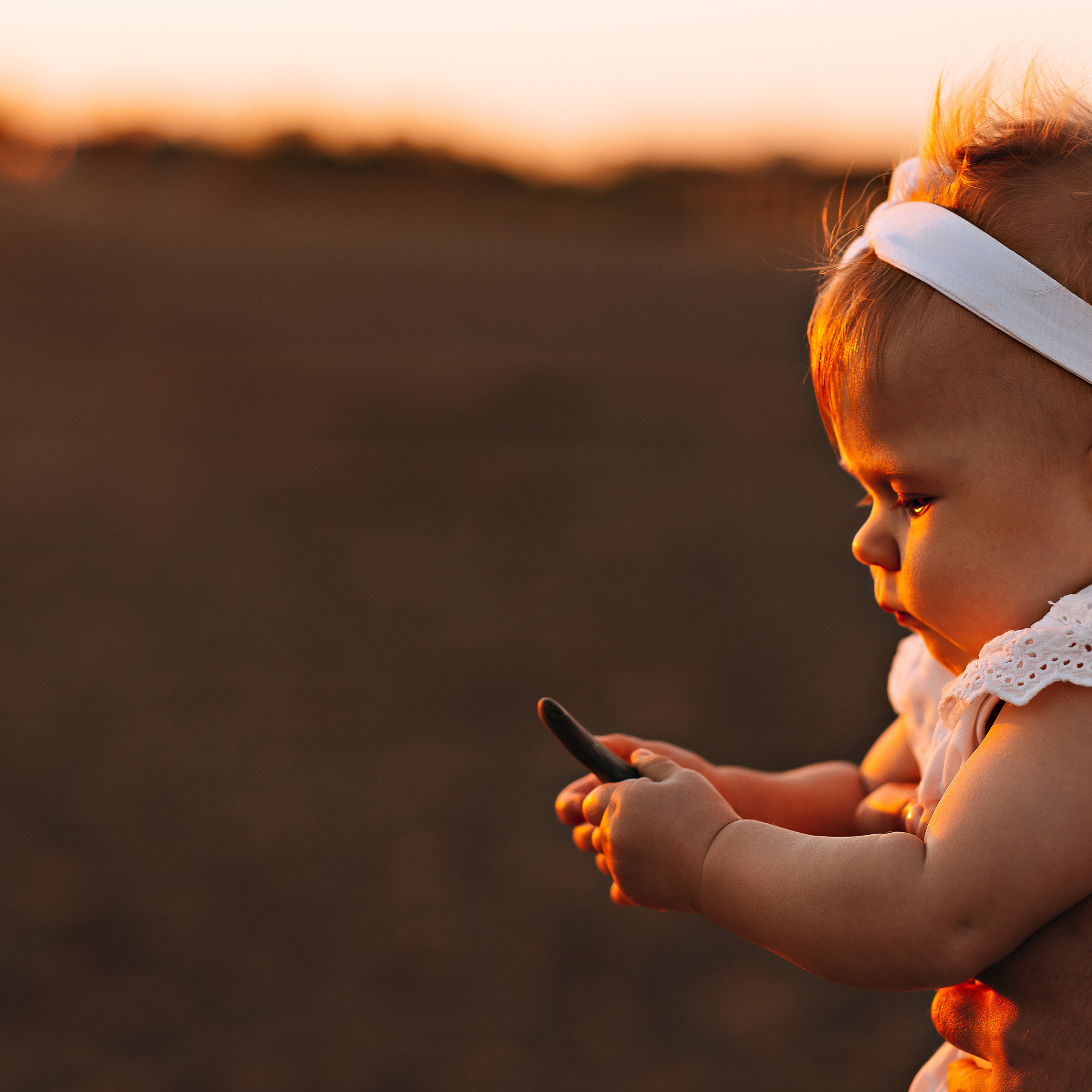 С малышкой на море