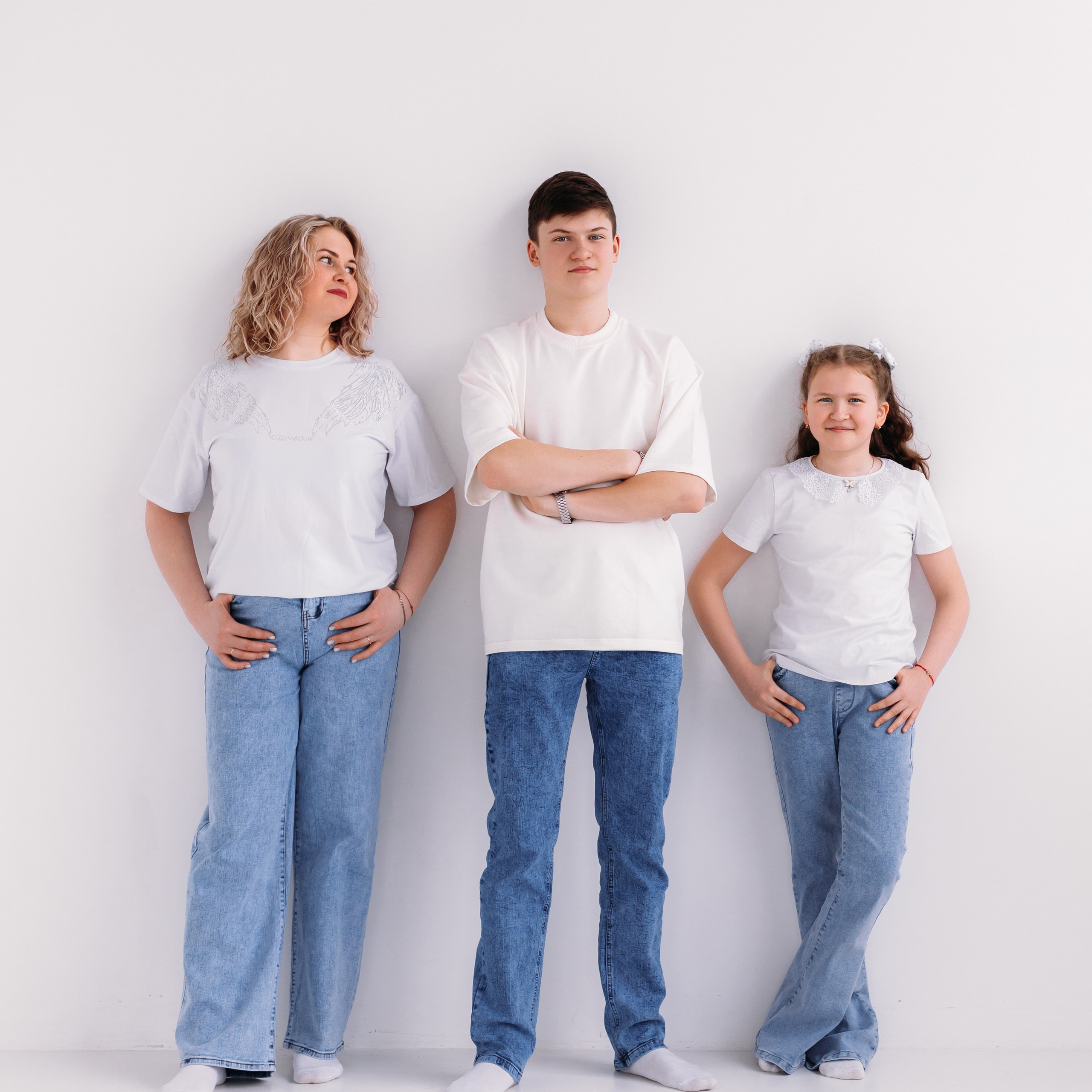 Юля Сережа и Вика