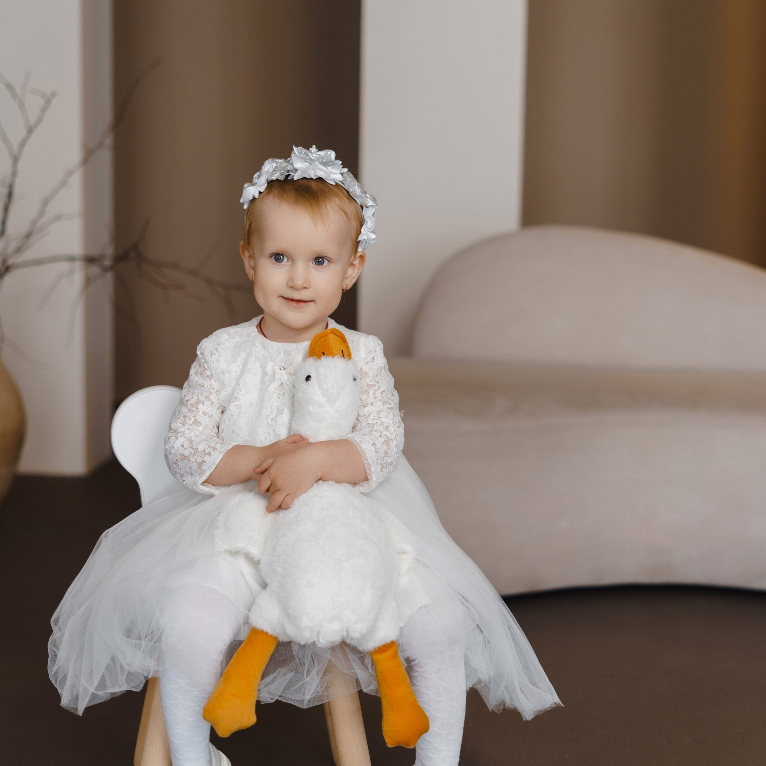 Саша, Вика и София