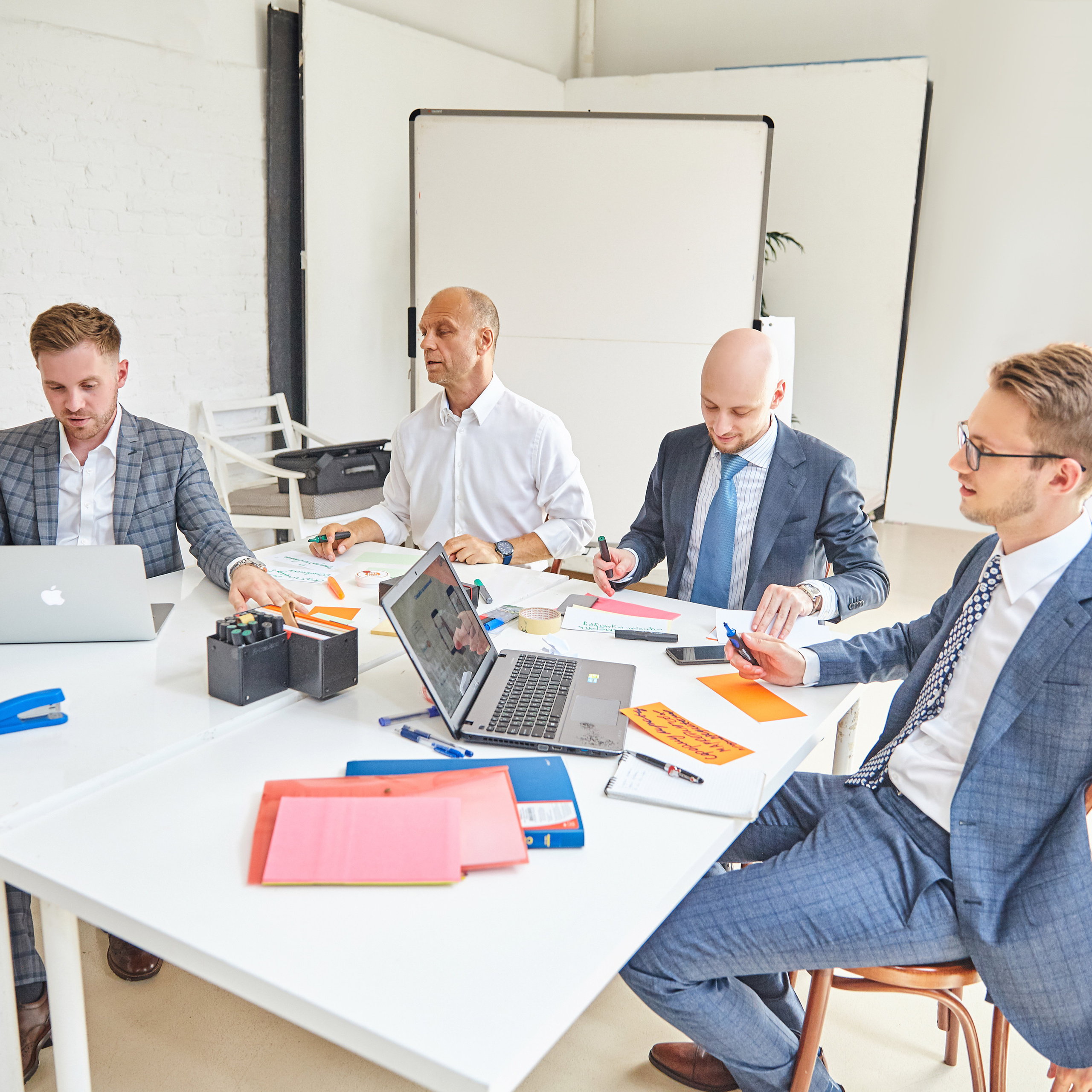 Деловой портрет компании INTG. Рекламный фотограф Санкт-Петербург Катерина Мишкель