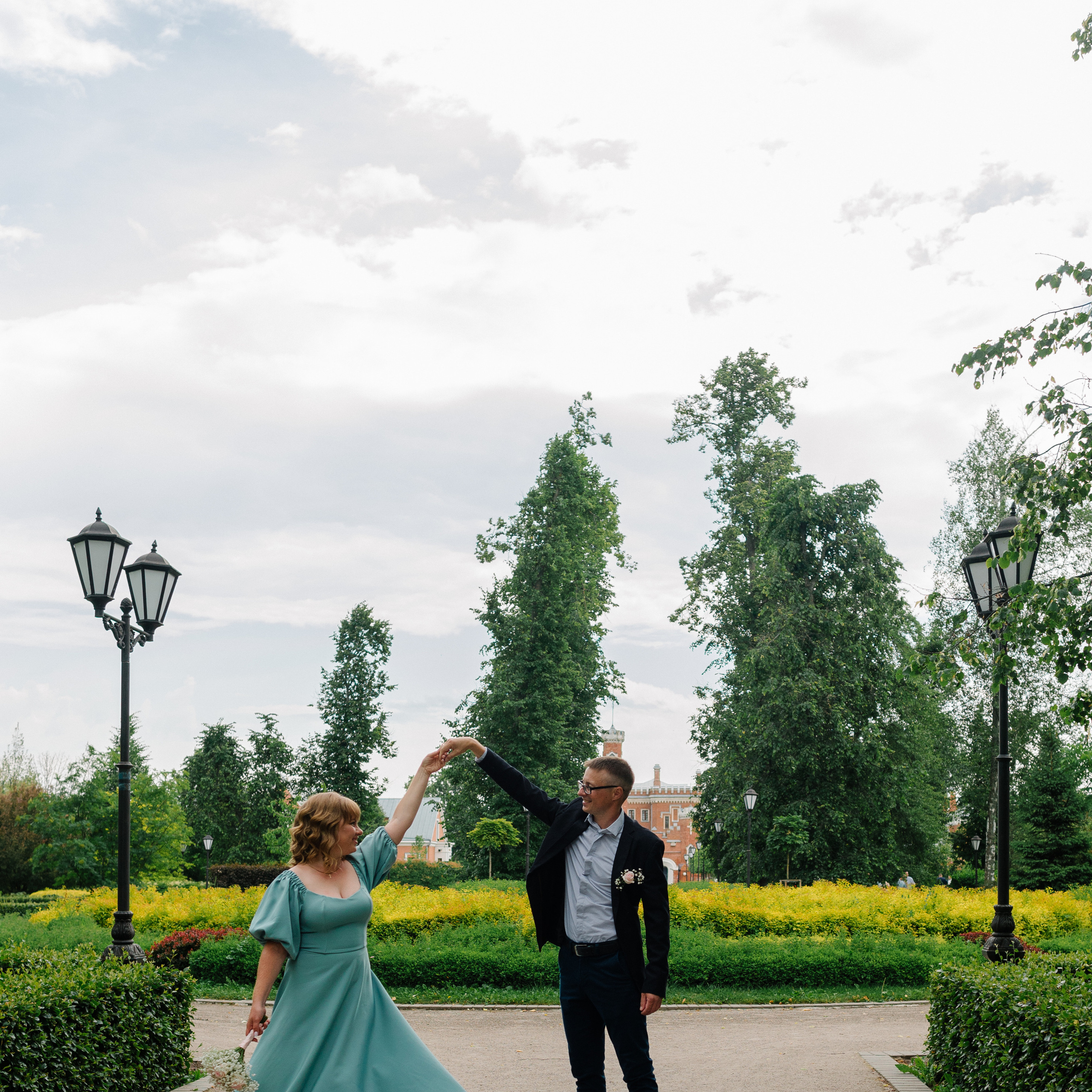 Свадебная прогулка в Рамони. Свадебный фотограф — фотограф на свадьбу в Воронеже — Свадебное фото