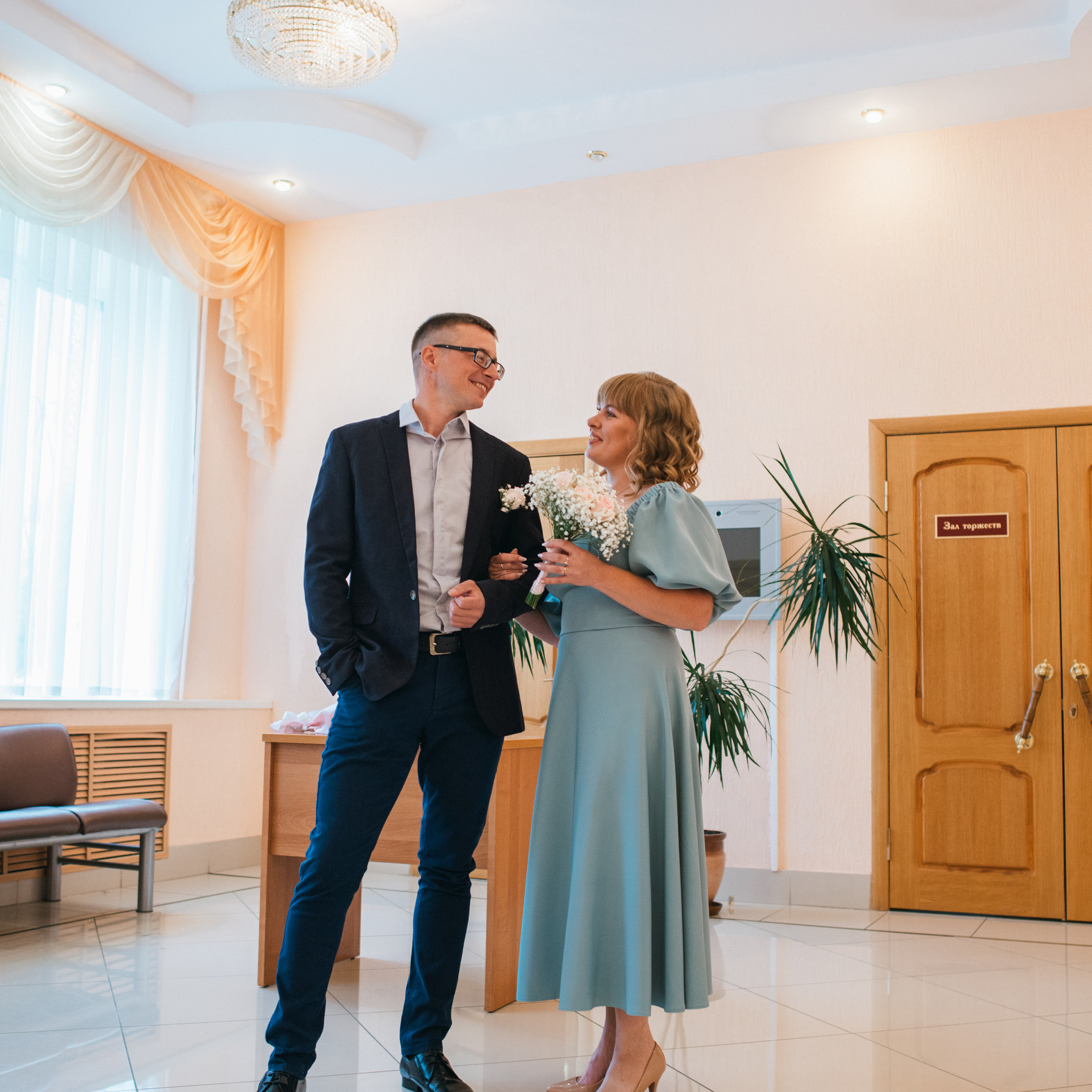 Свадебная прогулка в Рамони. Свадебный фотограф — фотограф на свадьбу в Воронеже — Свадебное фото