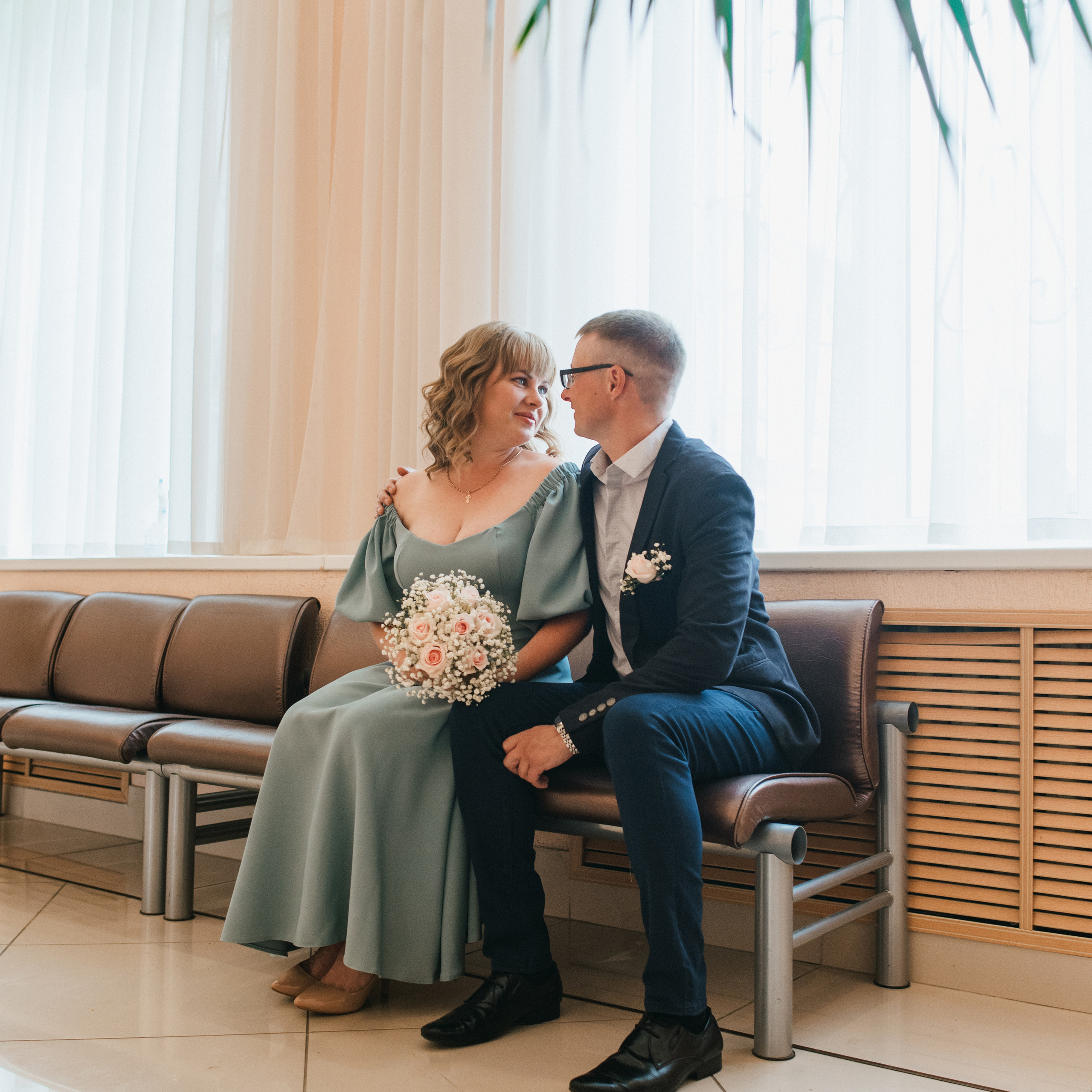 Свадебная прогулка в Рамони. Свадебный фотограф — фотограф на свадьбу в Воронеже — Свадебное фото
