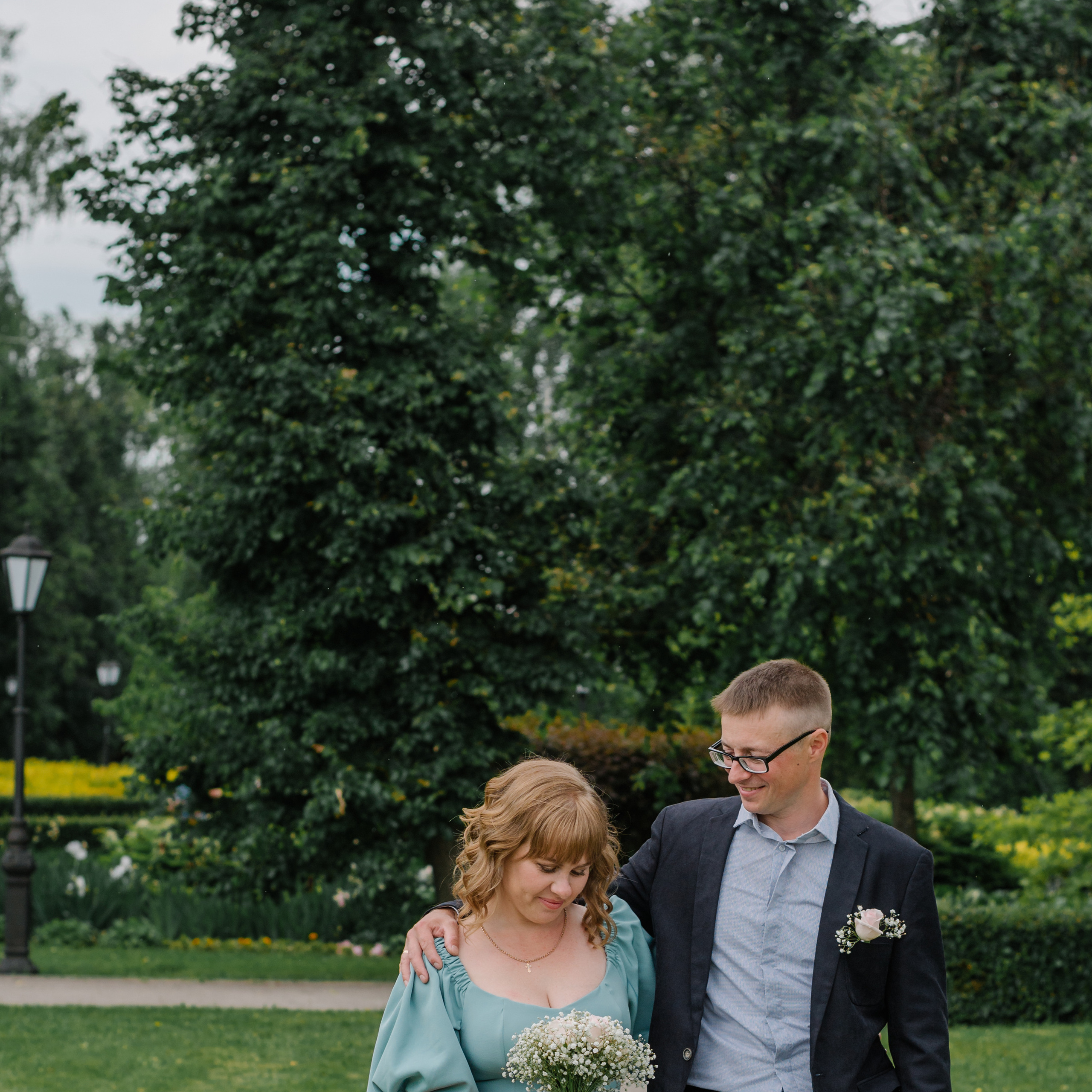 Свадебная прогулка в Рамони. Свадебный фотограф — фотограф на свадьбу в Воронеже — Свадебное фото