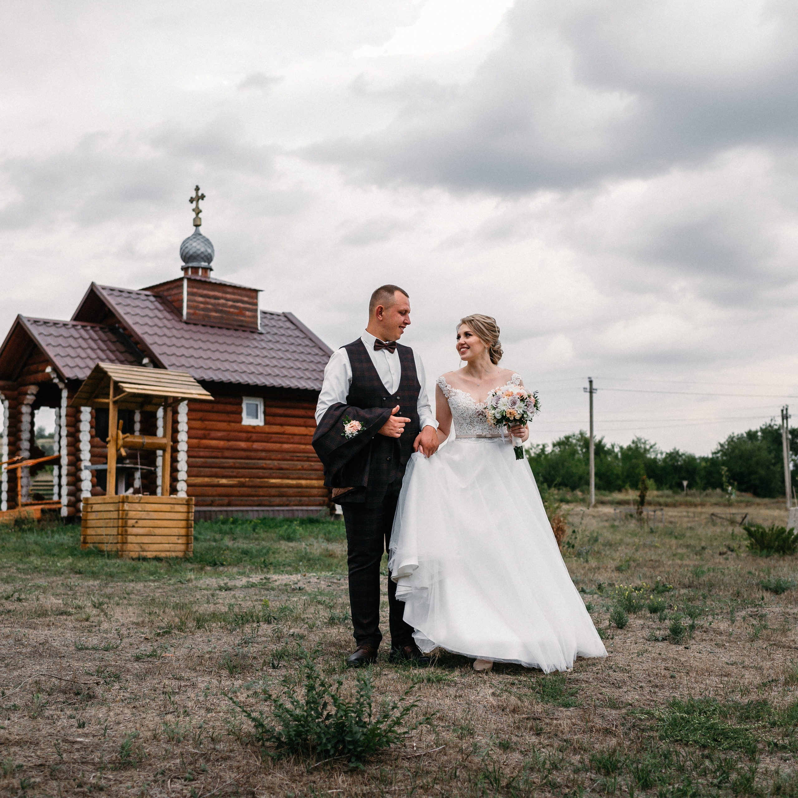 Свадебные кольца, единый стиль свадьбы. Свадебный фотограф — фотограф на свадьбу в Воронеже — Свадебное фото