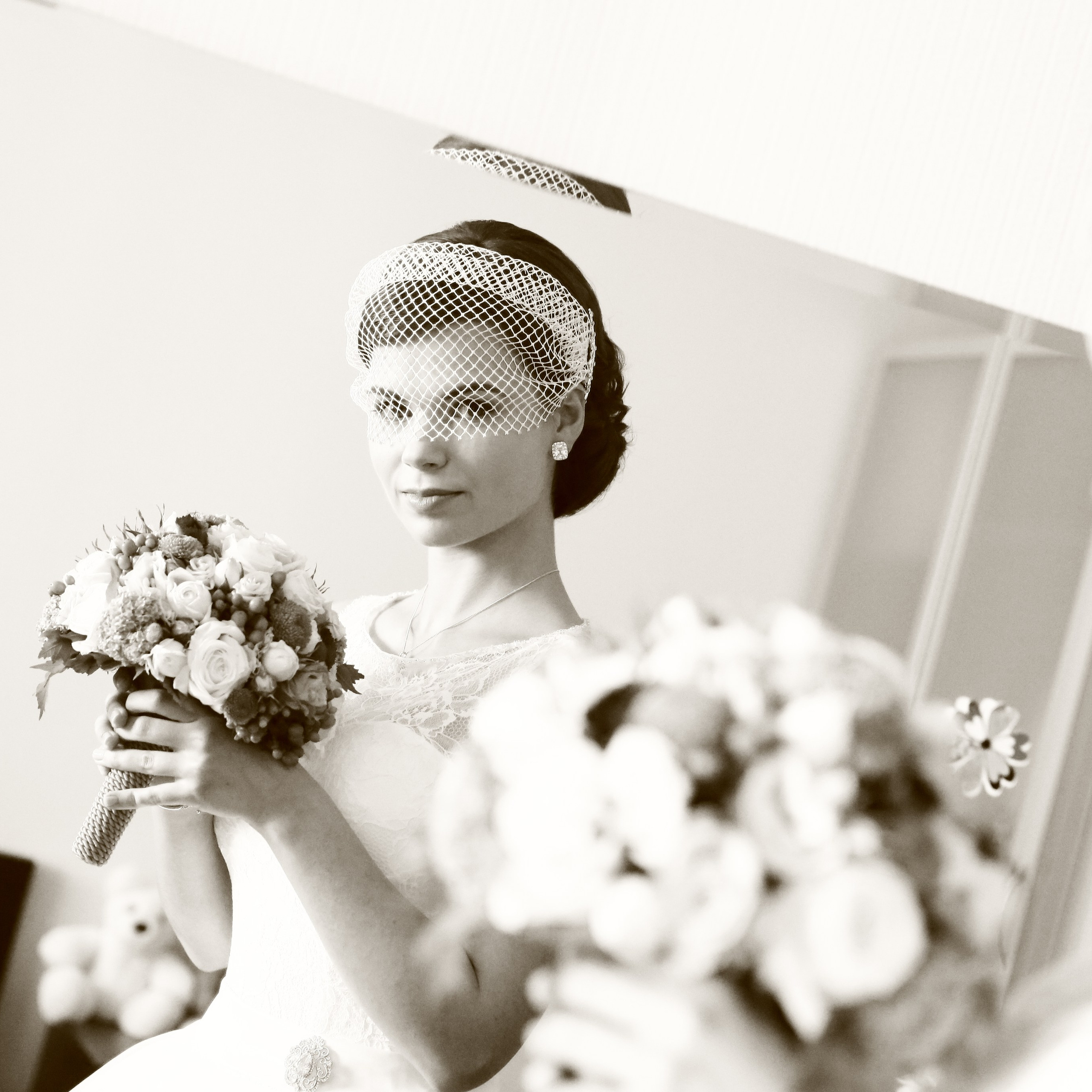 Свадебная фотосессия Елены и Михаила в парке Горького летом