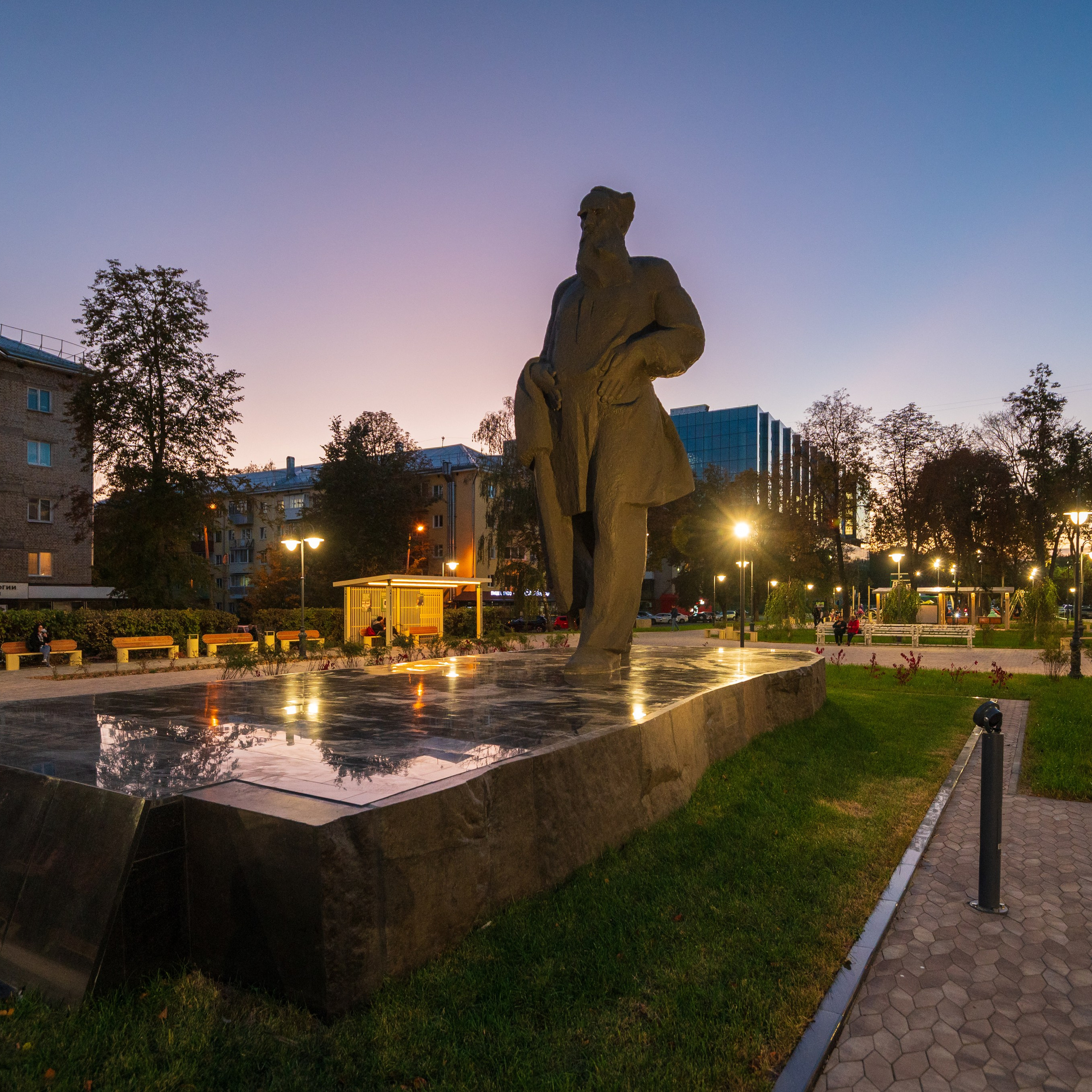 Толстовский сквер