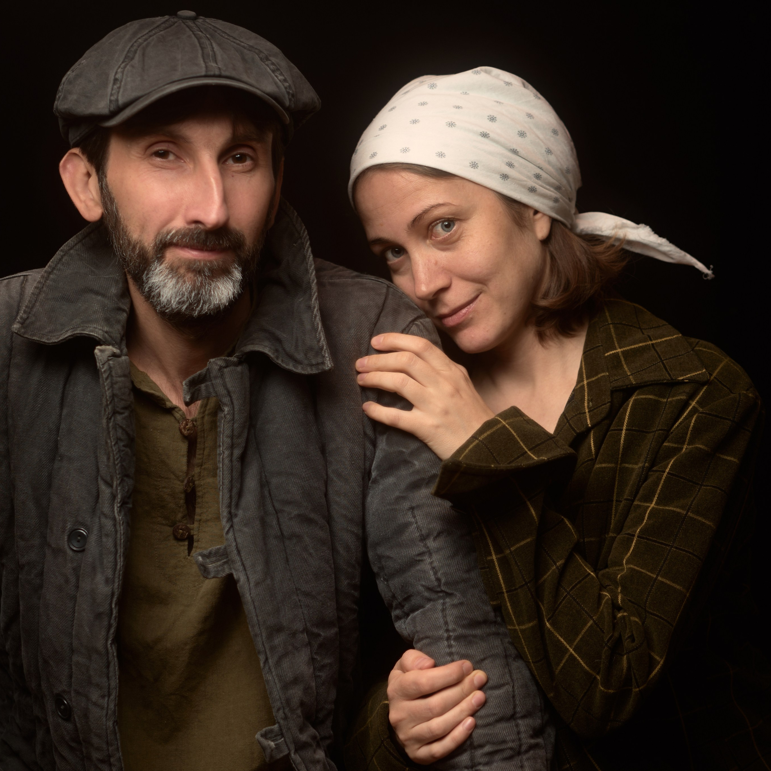 Герои спектакля «Сельские жители» театральной студии «Стихия» под руководством актрисы театра и кино Елены Медведевой.