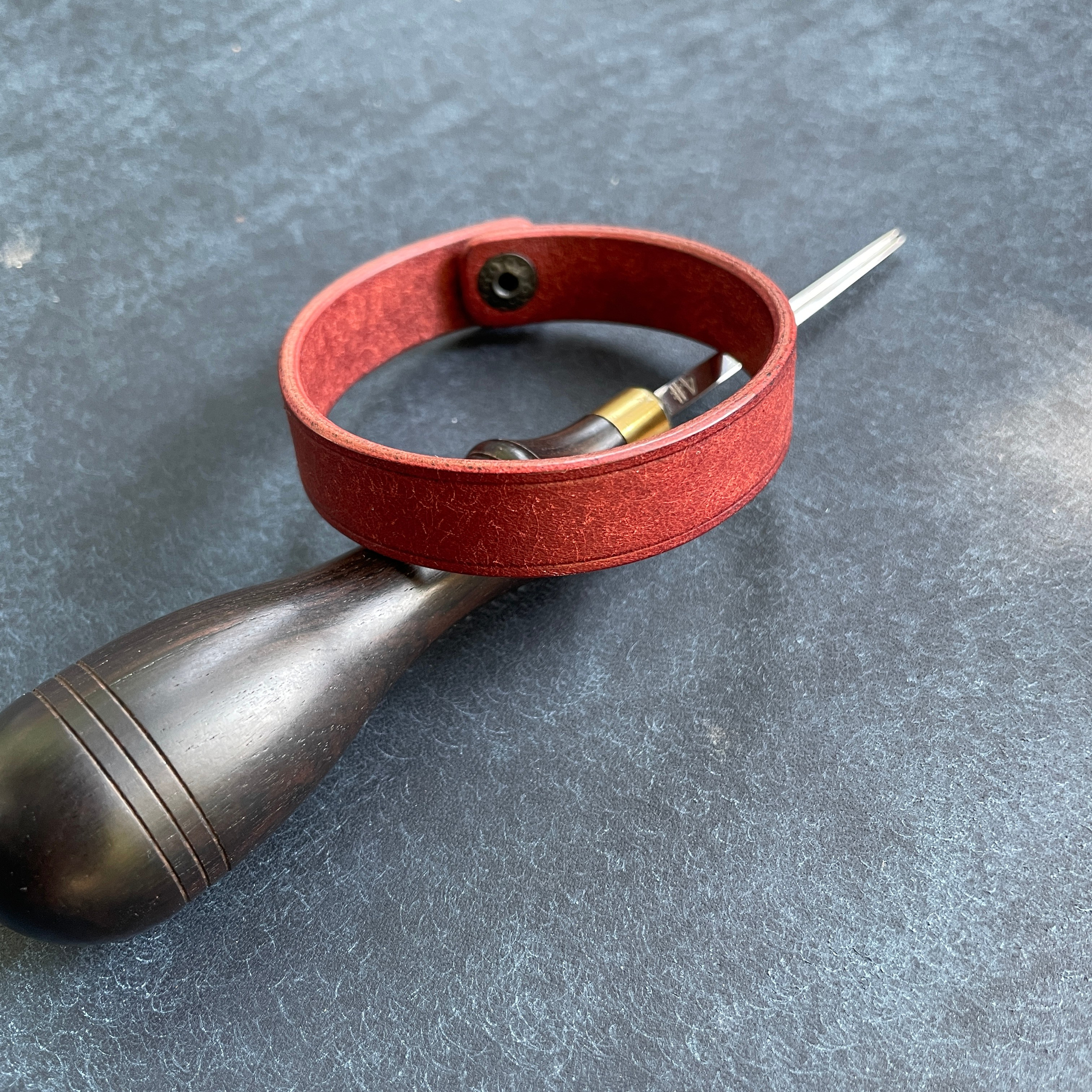 Браслет «Минималист». Ярослав Зинченко — кожевник города Воронеж