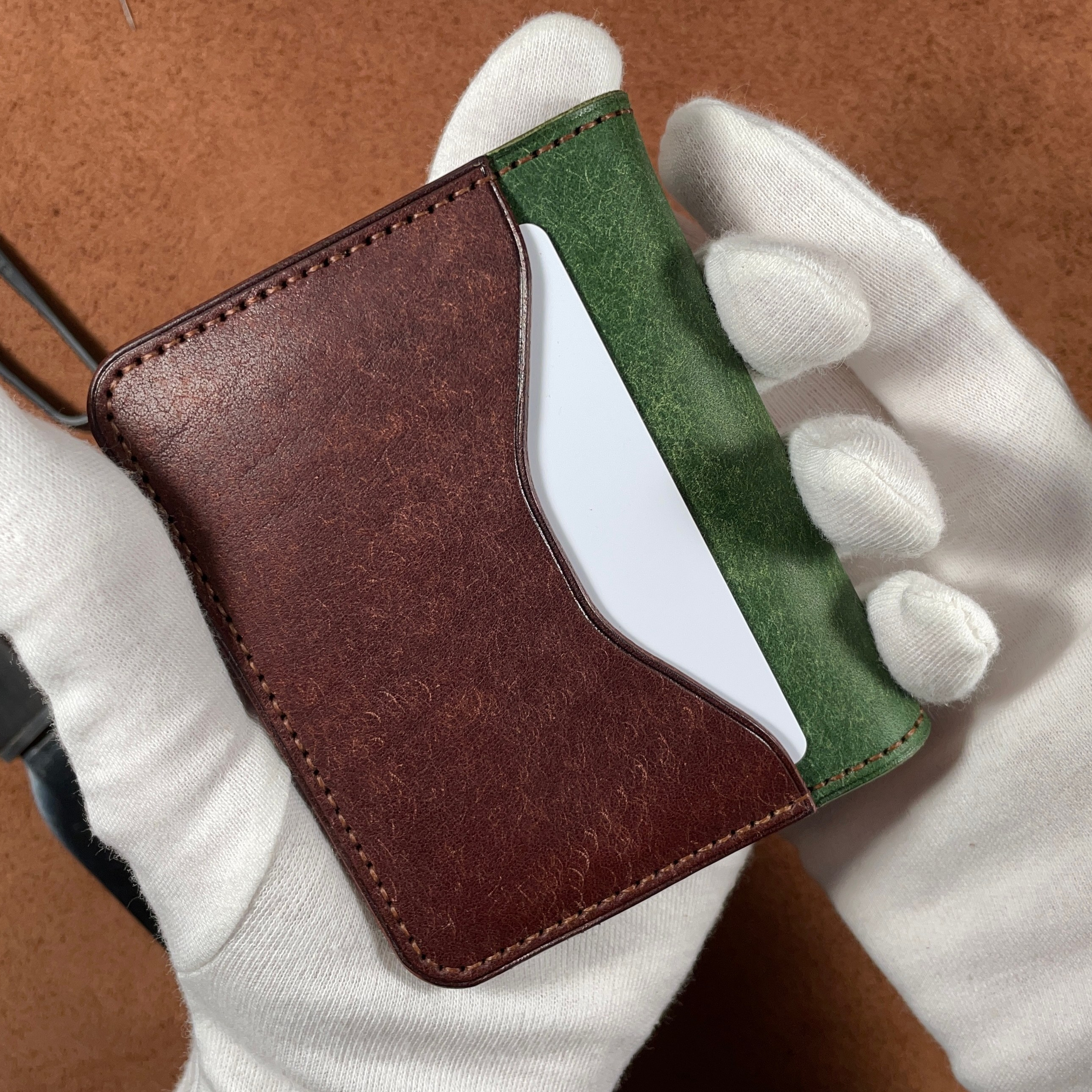 Картхолдер-флип «Кап». Ярослав Зинченко — кожевник города Воронеж