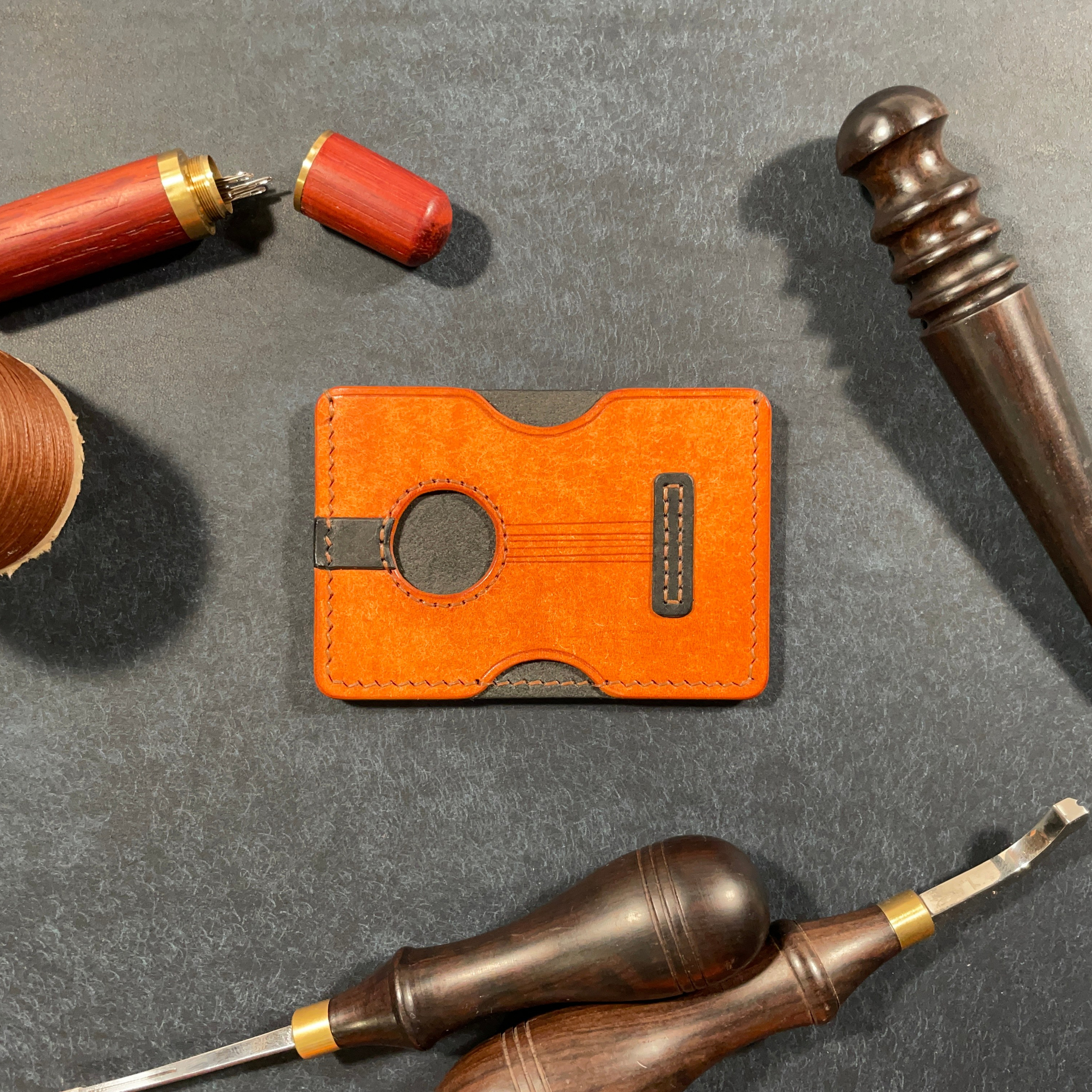 Картхолдер «Гитара». Ярослав Зинченко — кожевник города Воронеж