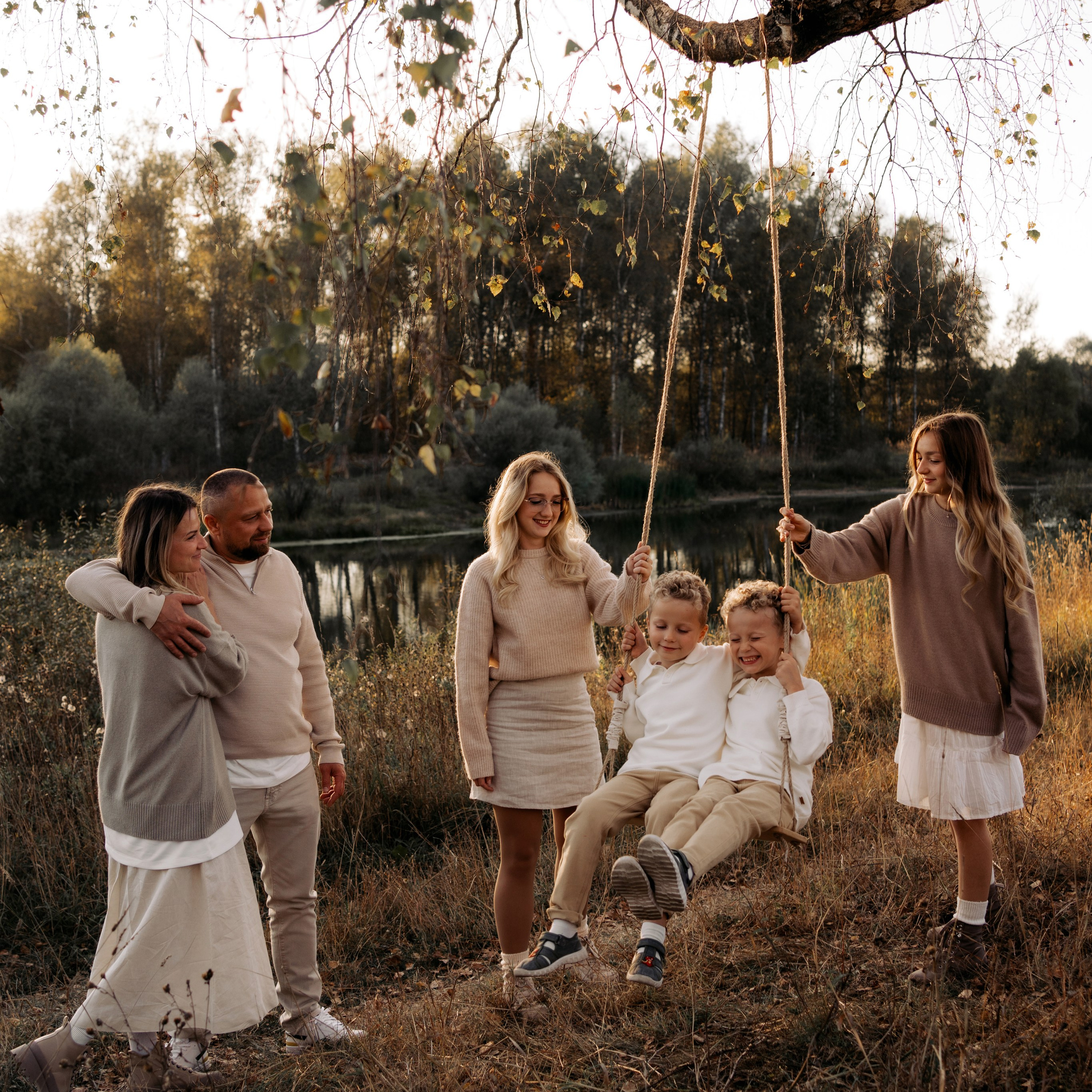 Счастье на&nbsp;качелях