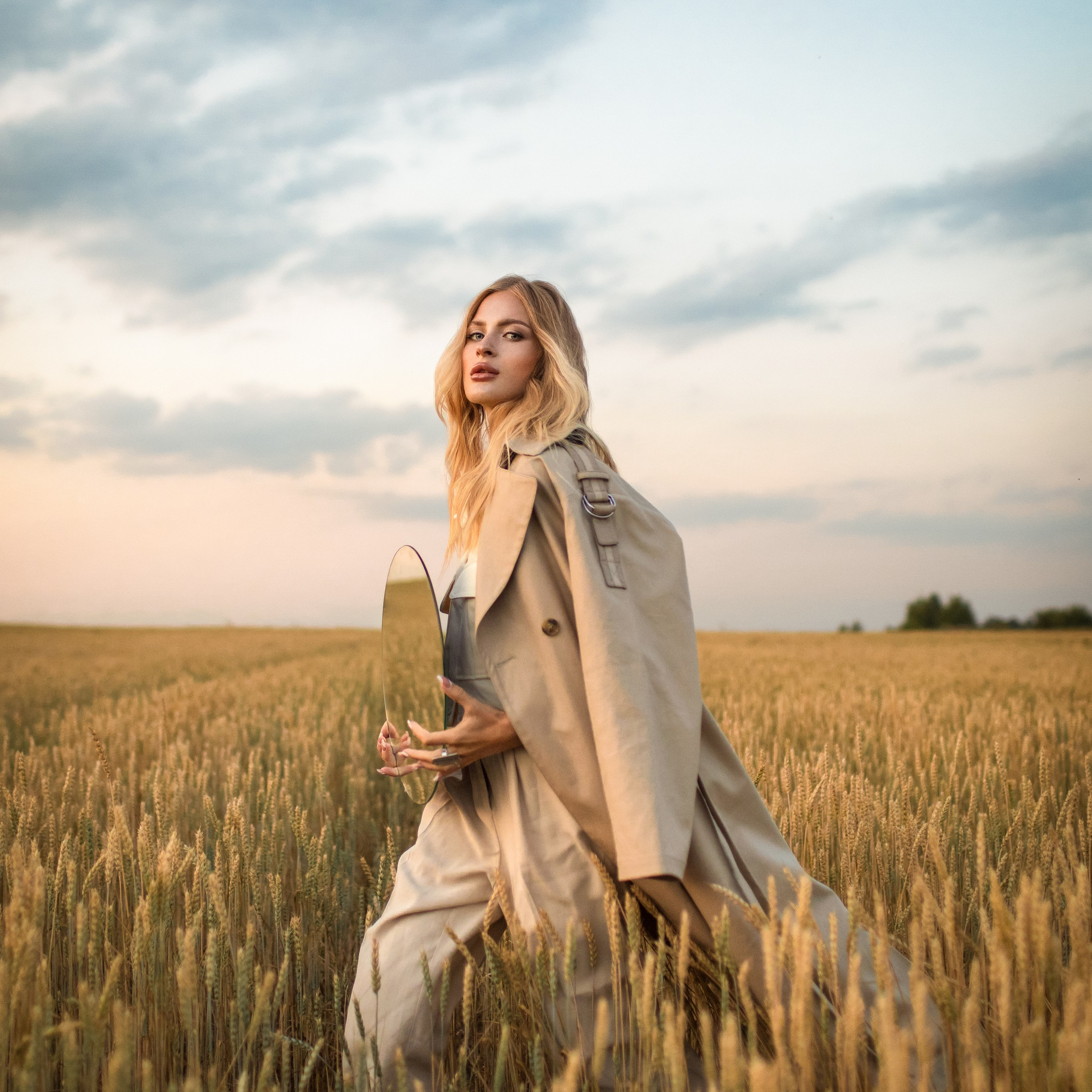 Модельная съемка в поле.