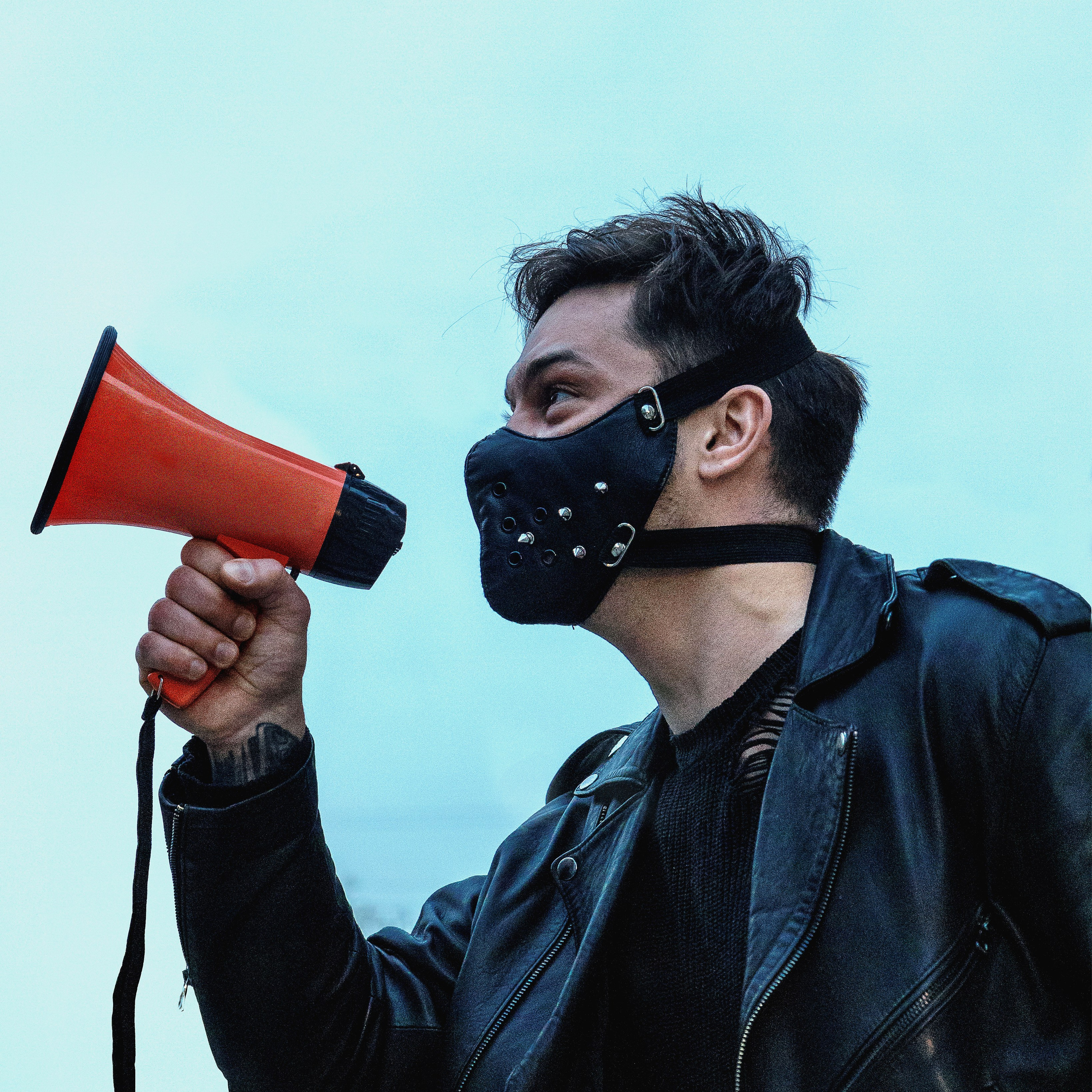 Иван — Весь мир идет на меня войной