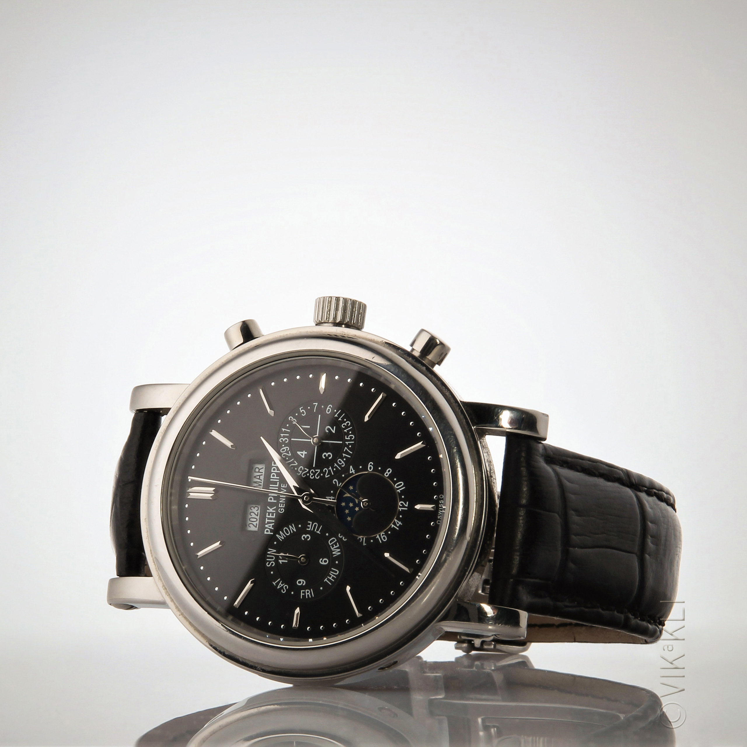 Часы Patek Philippe с отражением. Предметное фото..