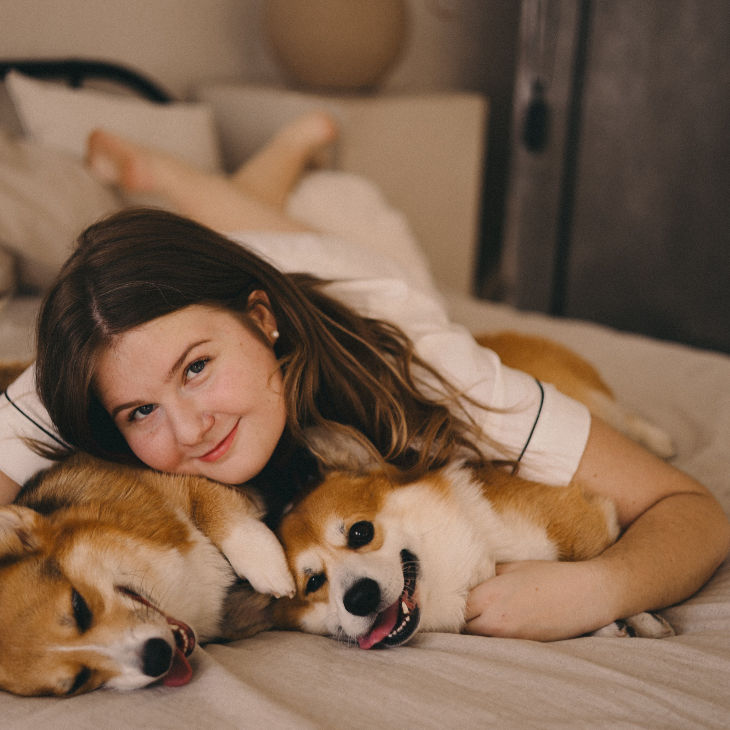 Виктория и Корги