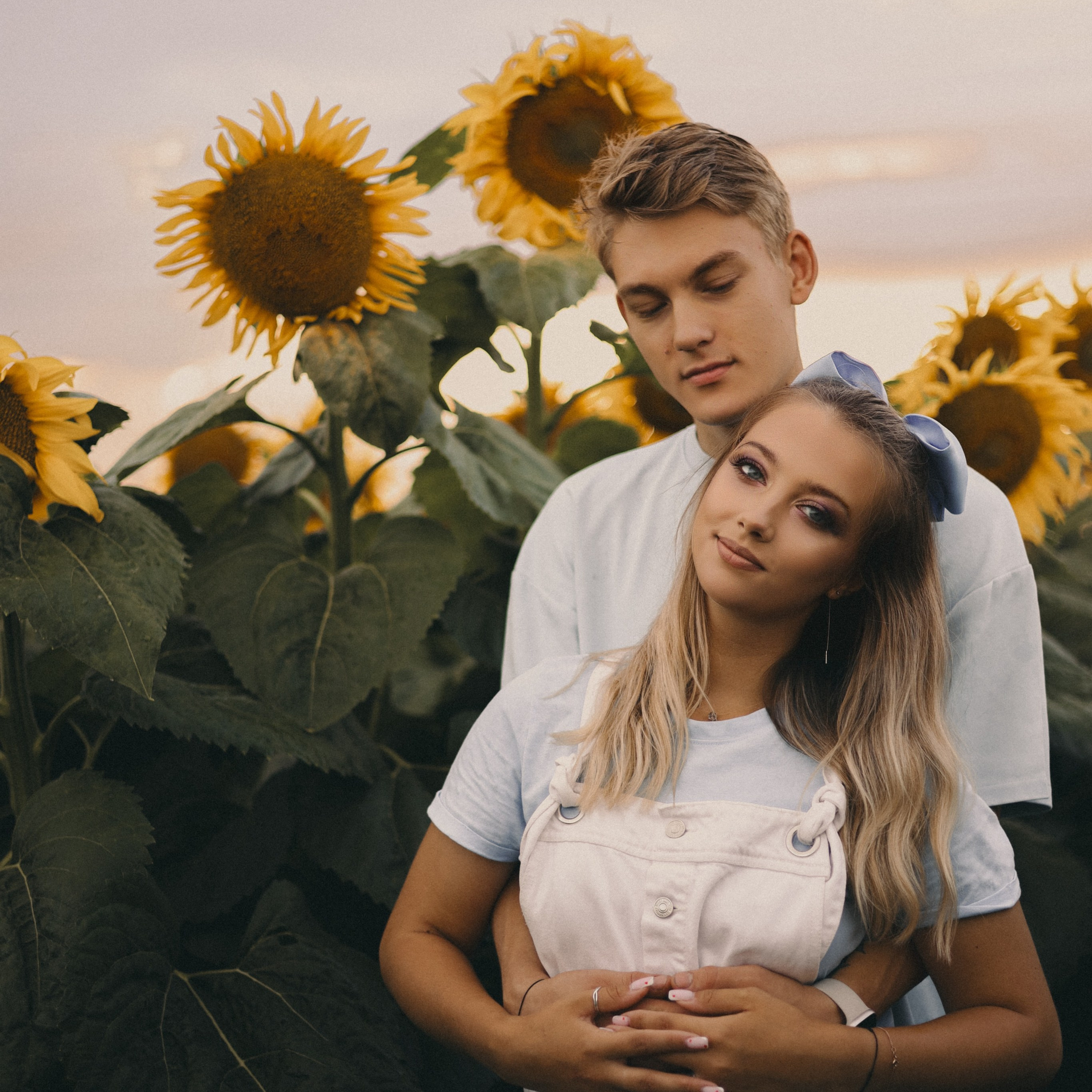 Михаил и Валерия | Подсолнухи