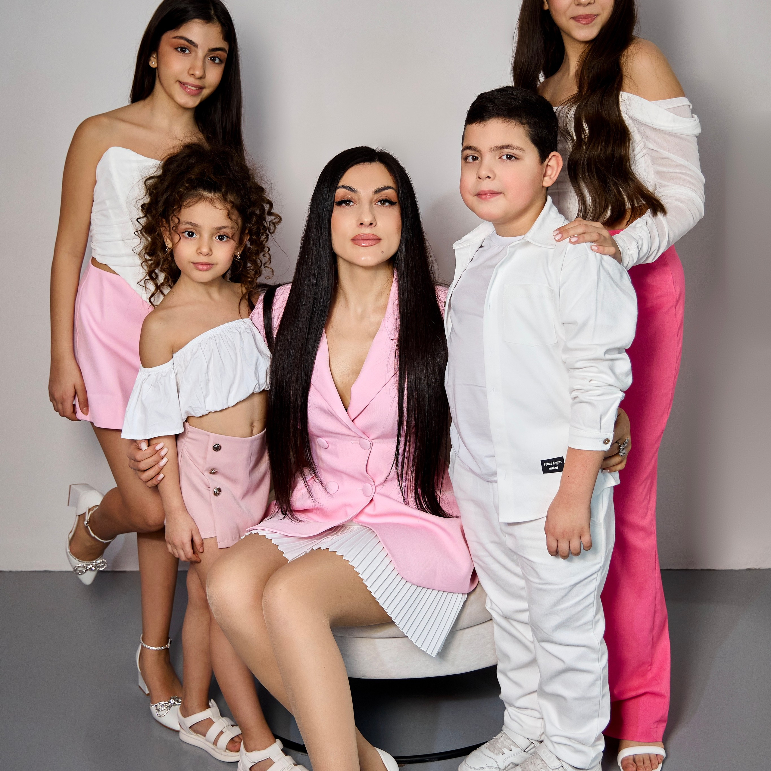 Ани и семья. Главная