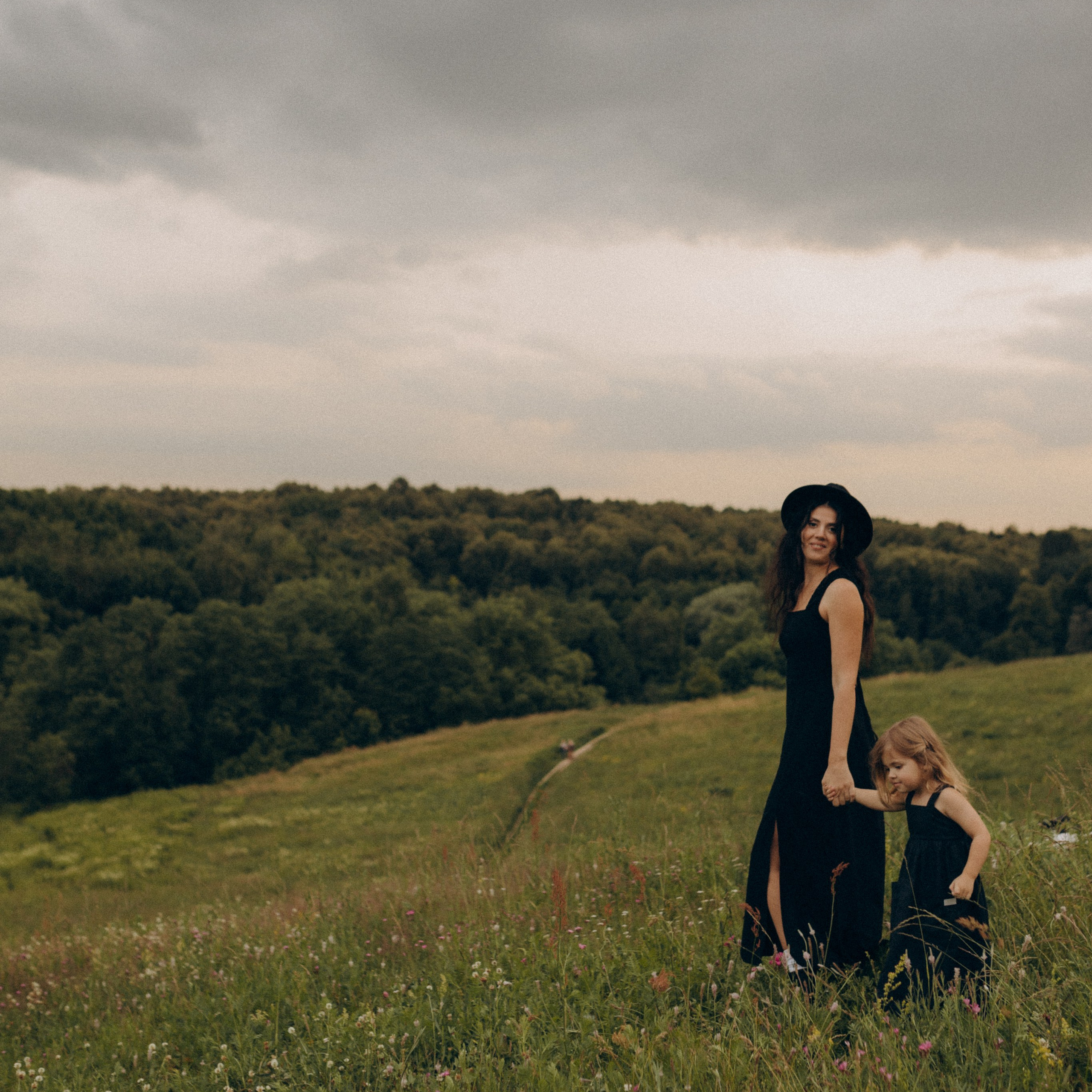 В объятиях летнего вечера. Www.kazakovaphoto.ru