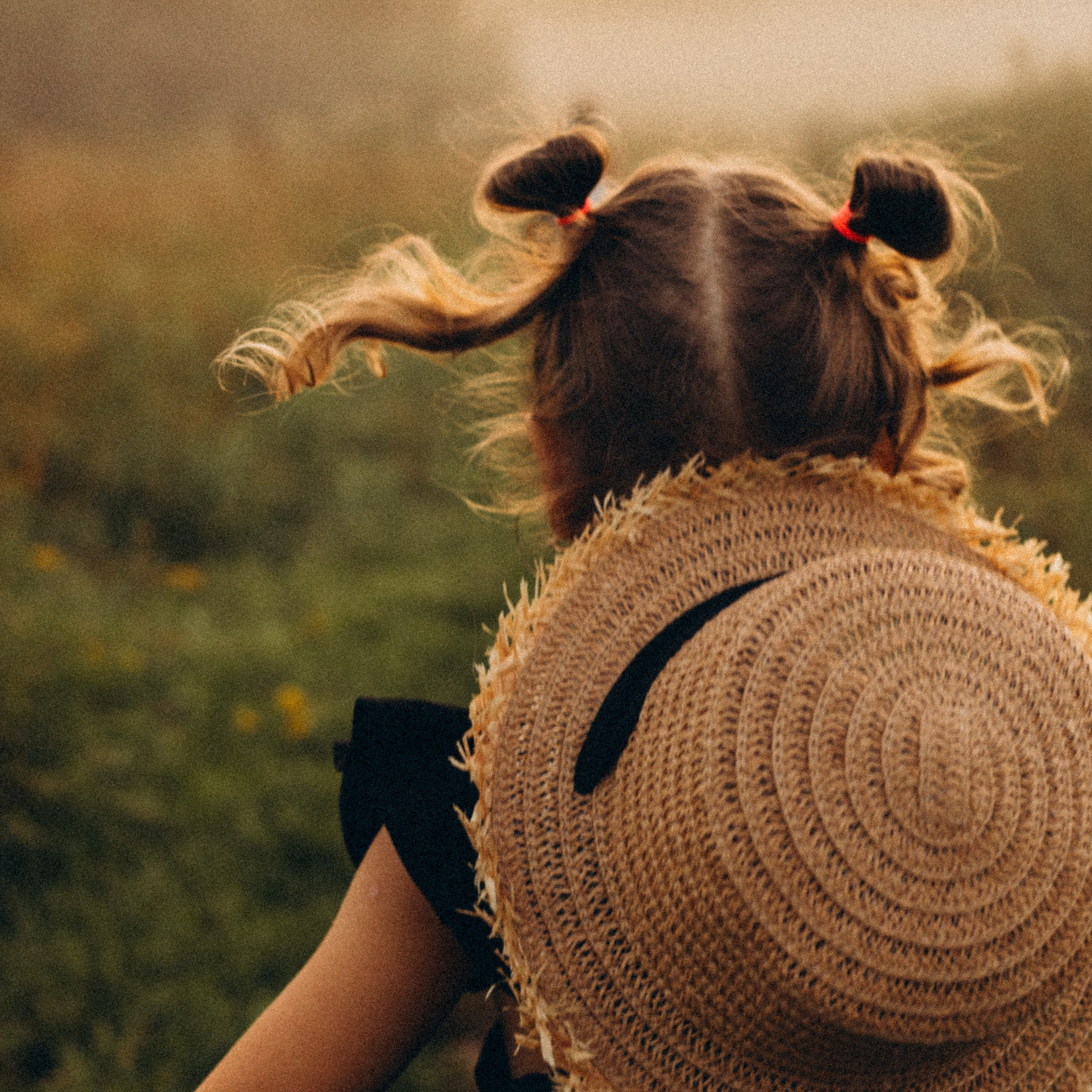 закатная фотосессия, фотосессия на закате, семейная фотосессия, съемка в поле, полевая фотосессия, фотосессия в поле на закате, летняя фотосессия 