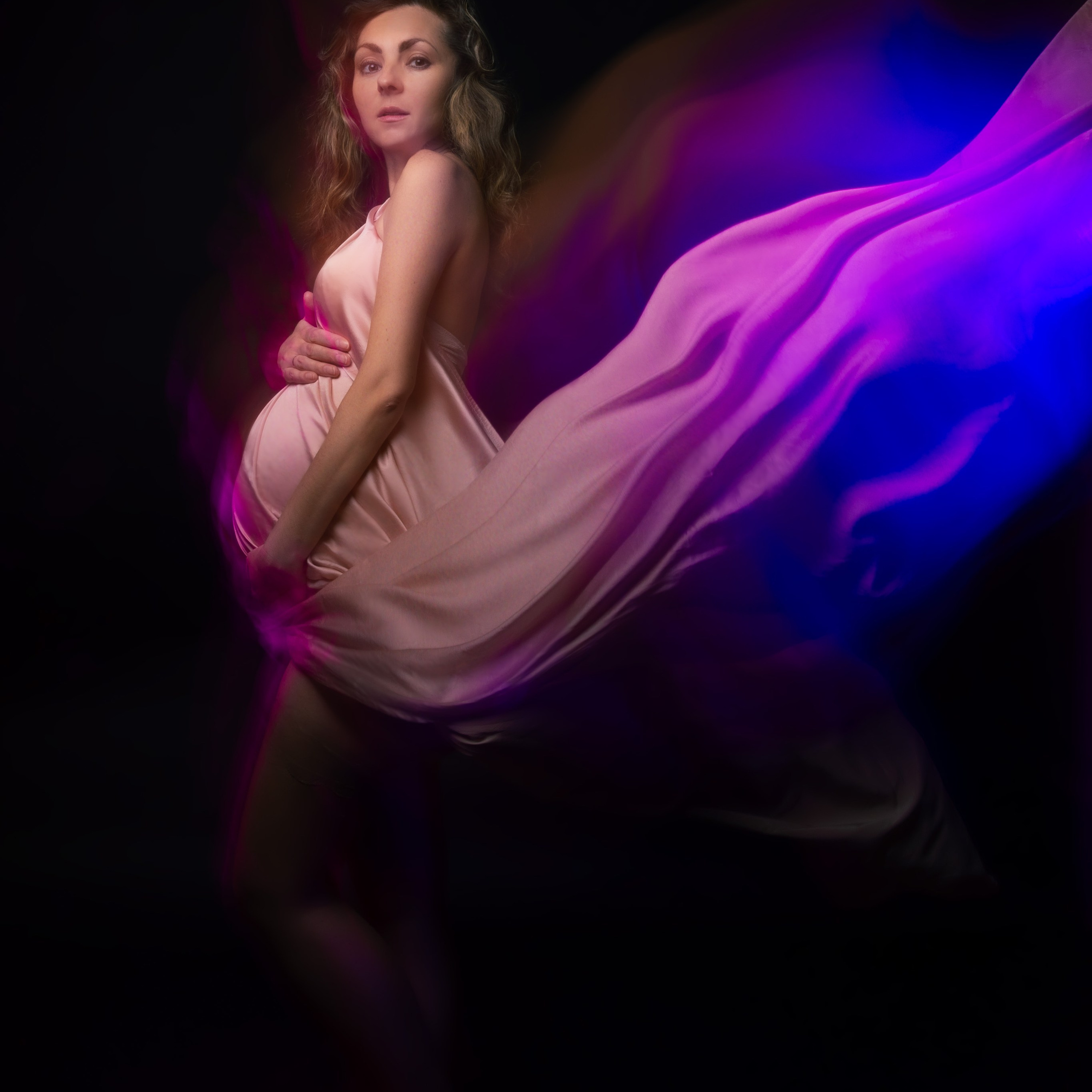 Беременность. Студия. Смешанный свет