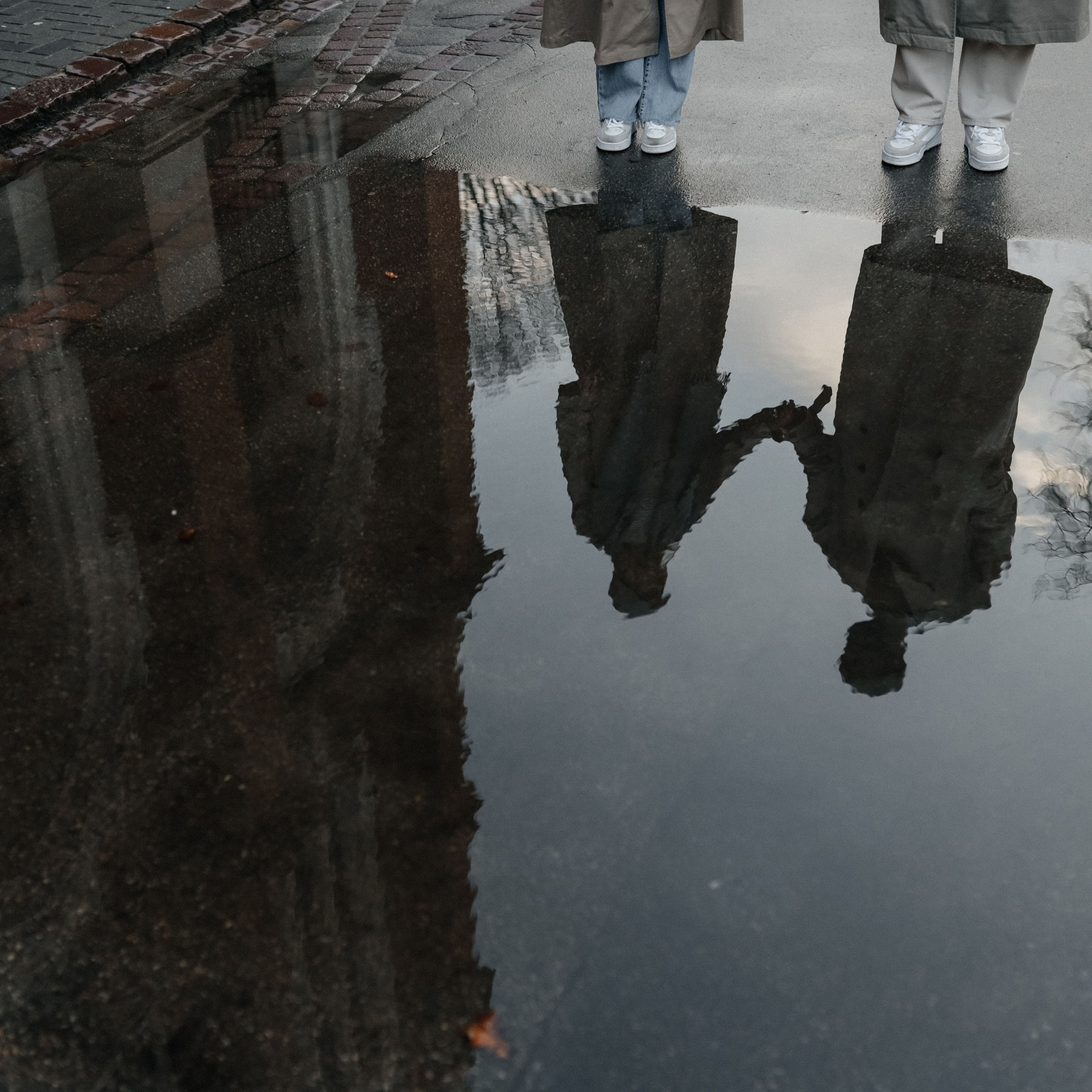 Звезды в лужах делить с тобой