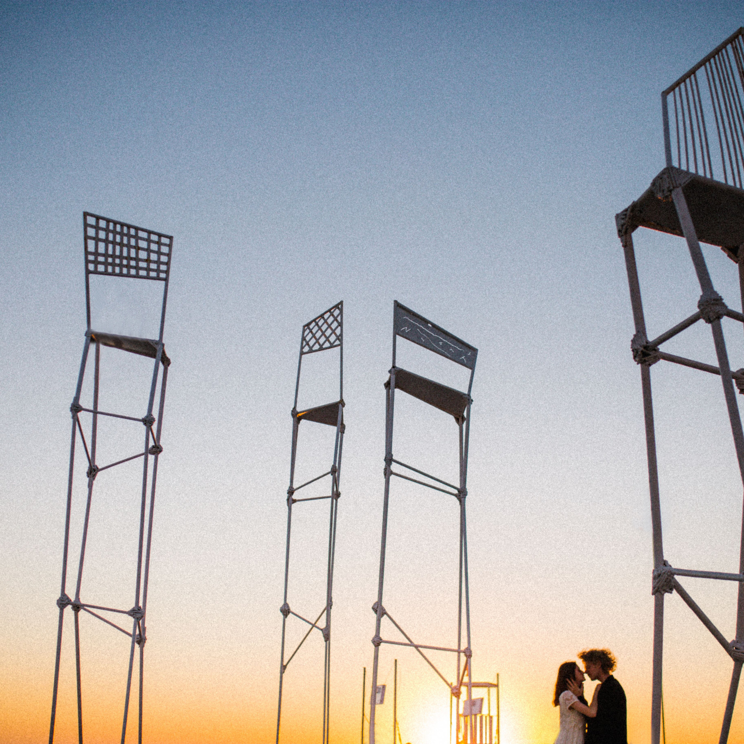 Твой город причудлив, как сон Дали