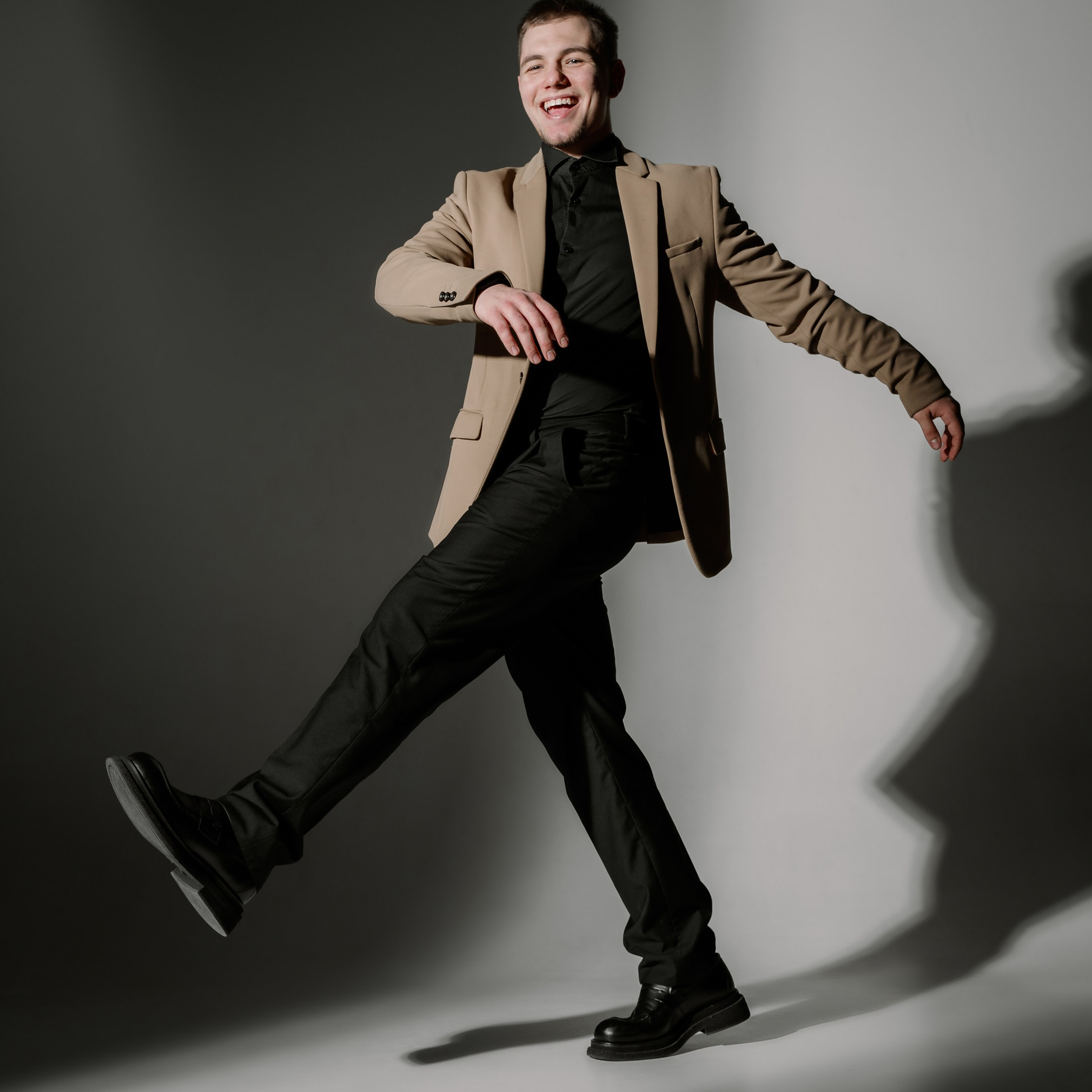 Ведущий ярких событий