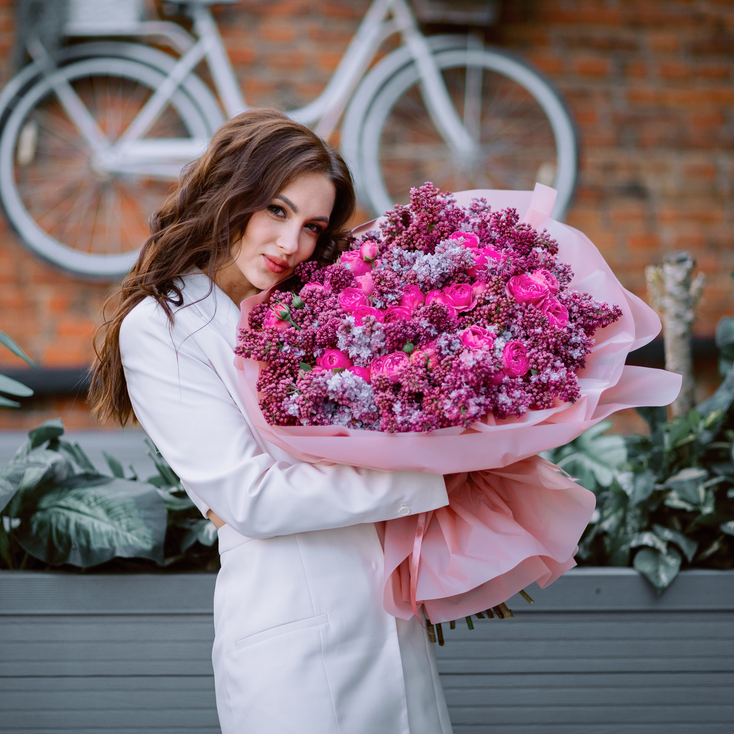 С днём рождения! Сияние в полутонах