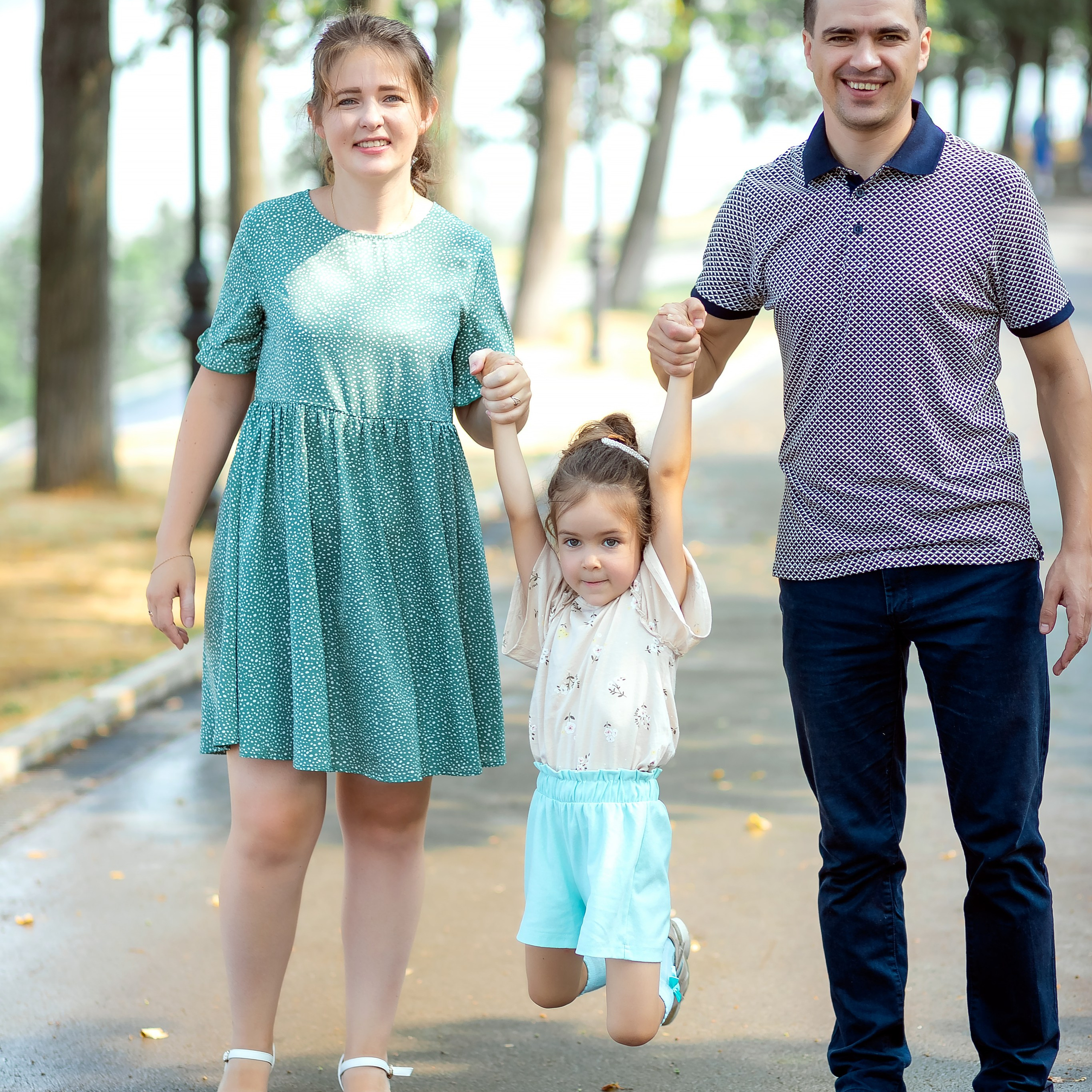 Ирина, Вова и Вера прогулка по набережной. Семейный фотограф Пермь Тимофеева Ольга