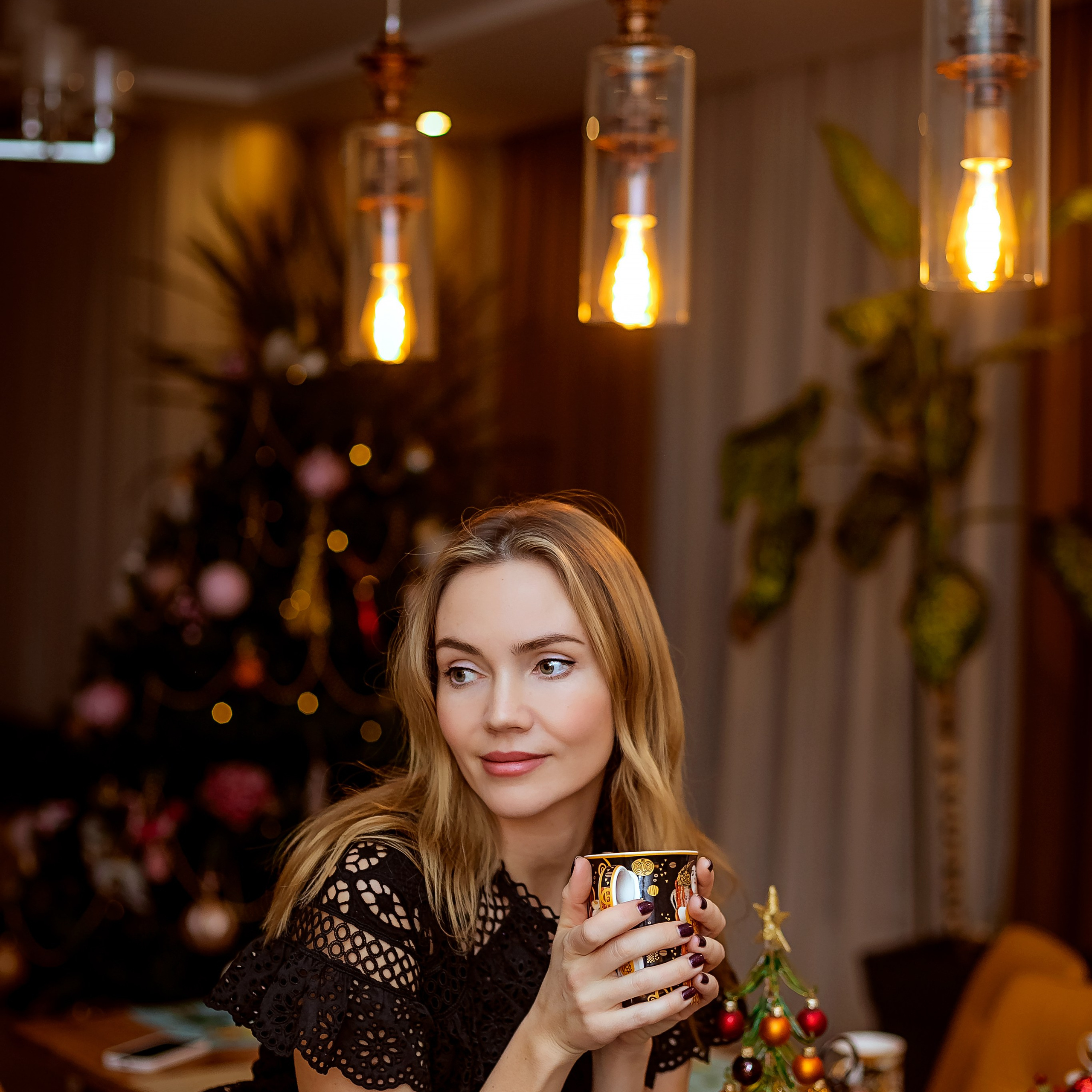 Инна дома со своей семьёй. Семейный фотограф Пермь Тимофеева Ольга